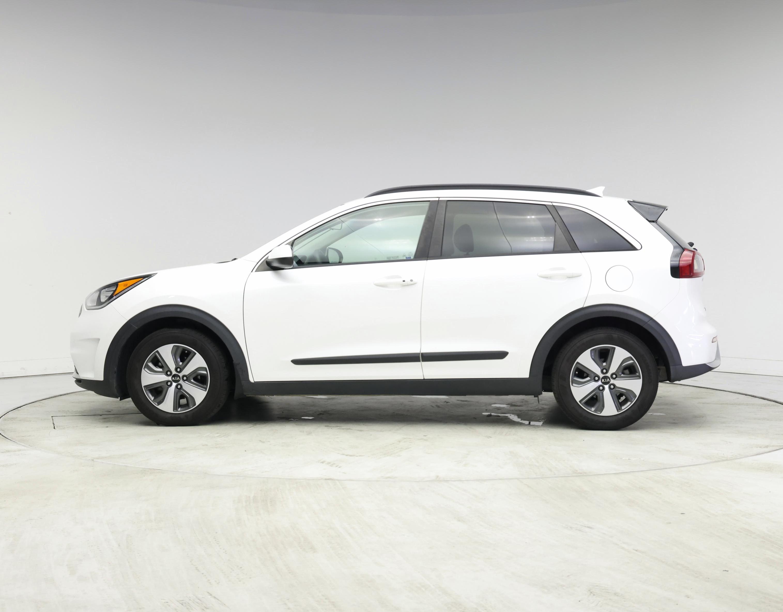 Thumbnail: 2019 Kia Niro - 3