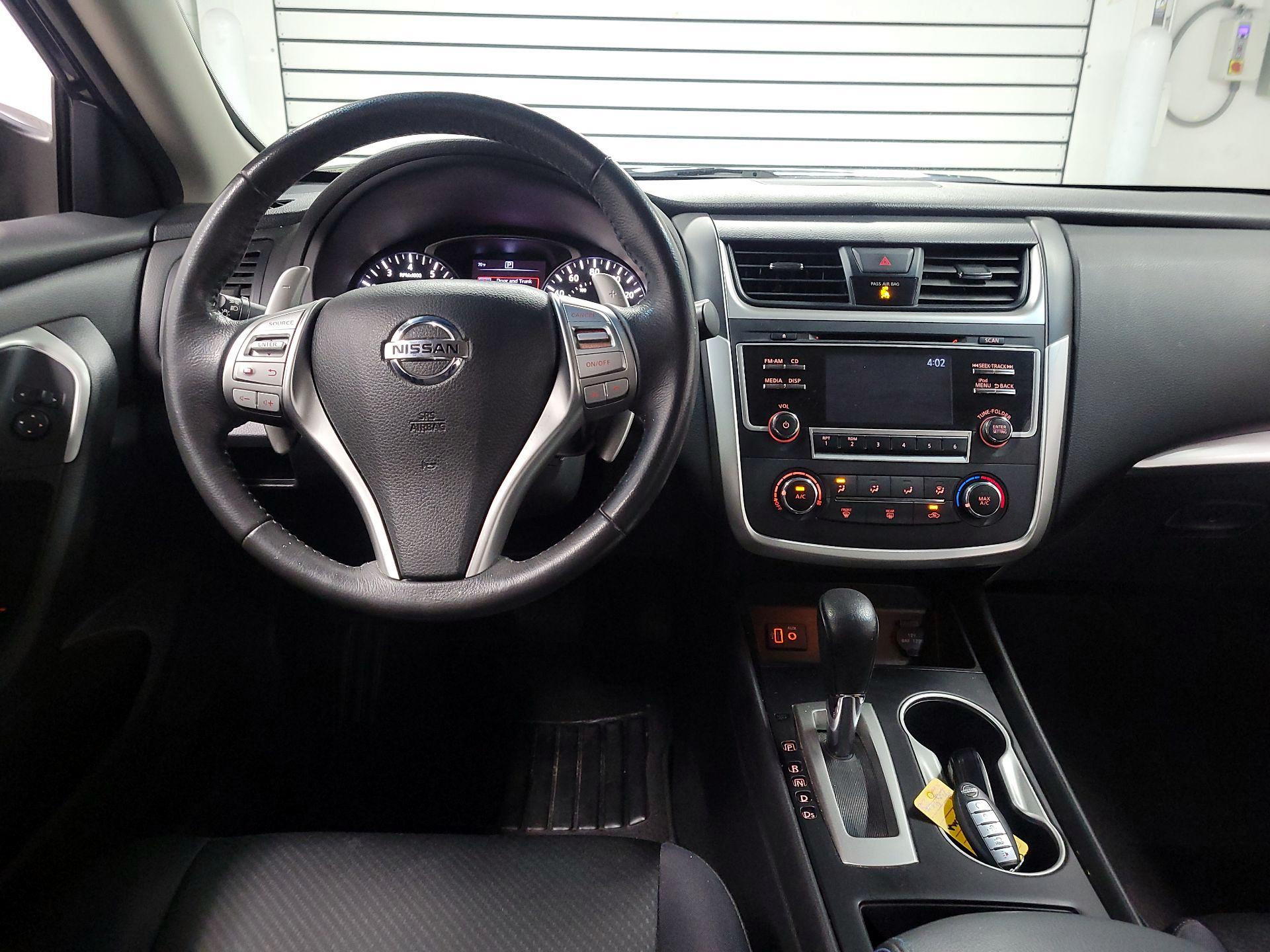 Thumbnail: 2017 Nissan Altima - 9