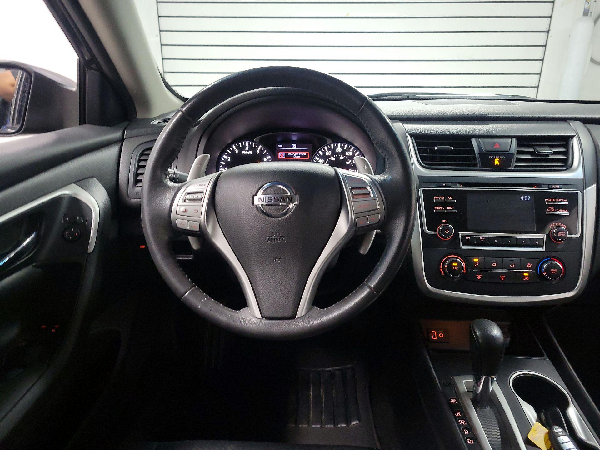 Thumbnail: 2017 Nissan Altima - 10