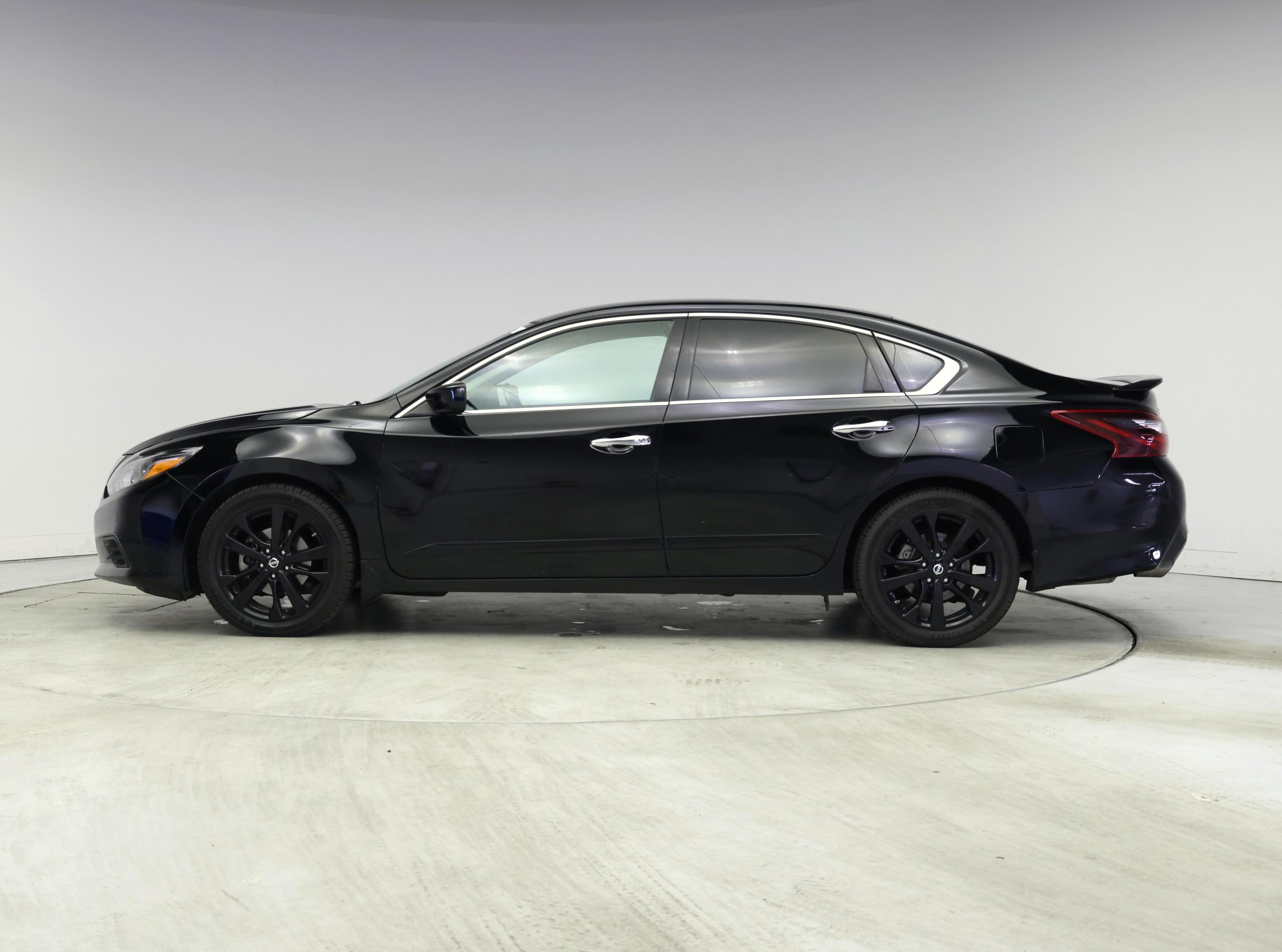 Thumbnail: 2017 Nissan Altima - 3