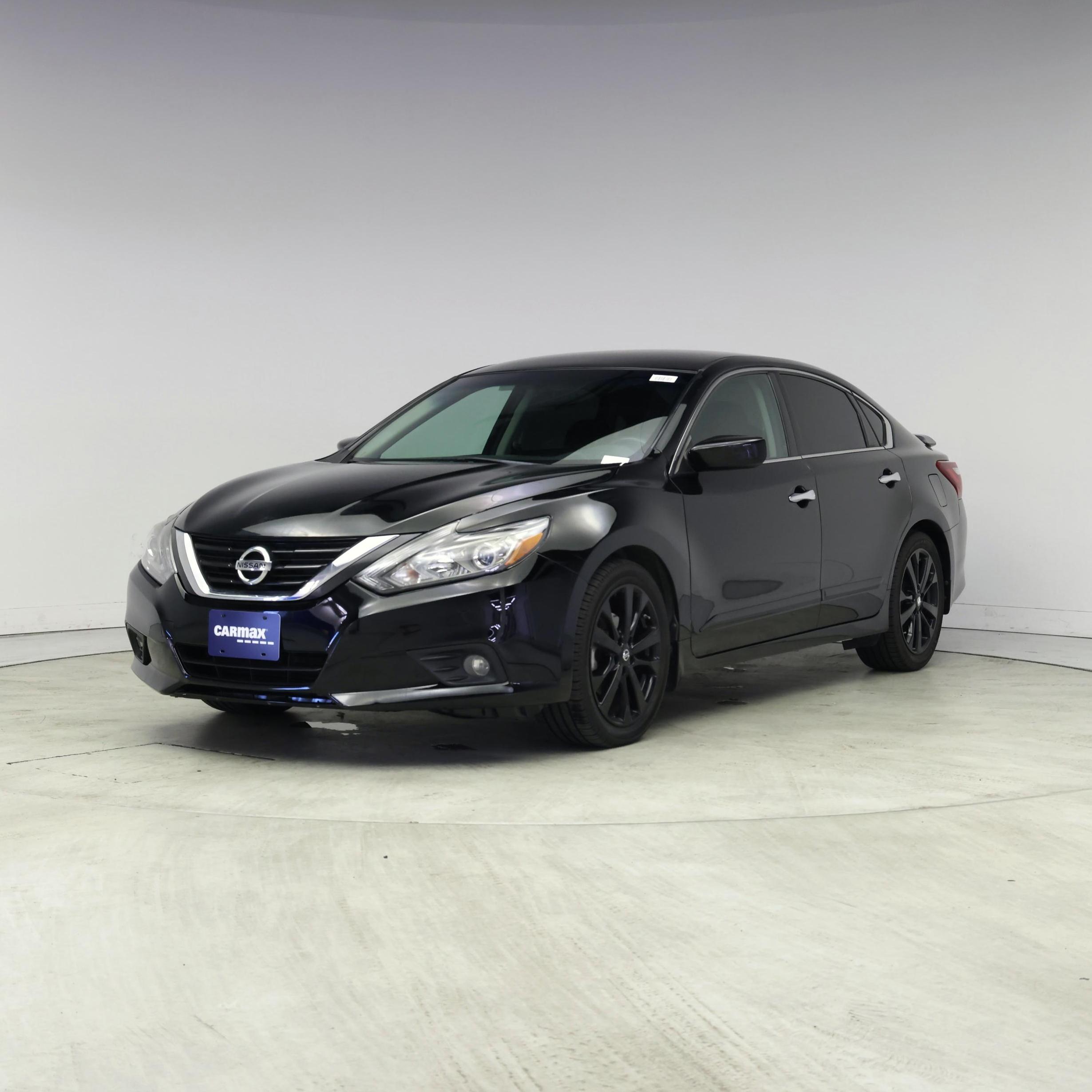 Thumbnail: 2017 Nissan Altima - 4