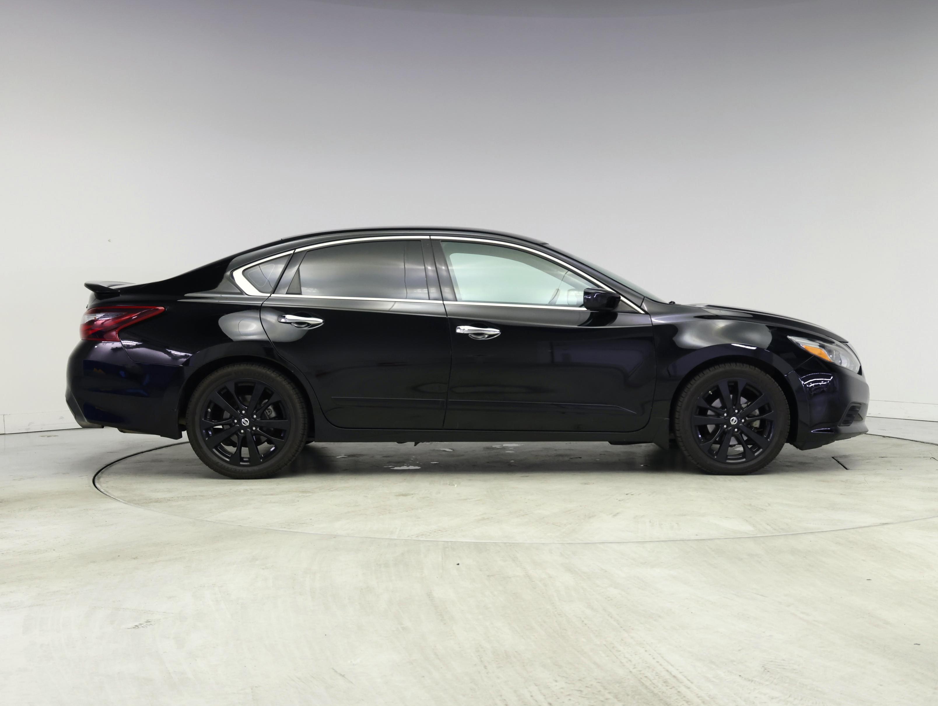 Thumbnail: 2017 Nissan Altima - 7