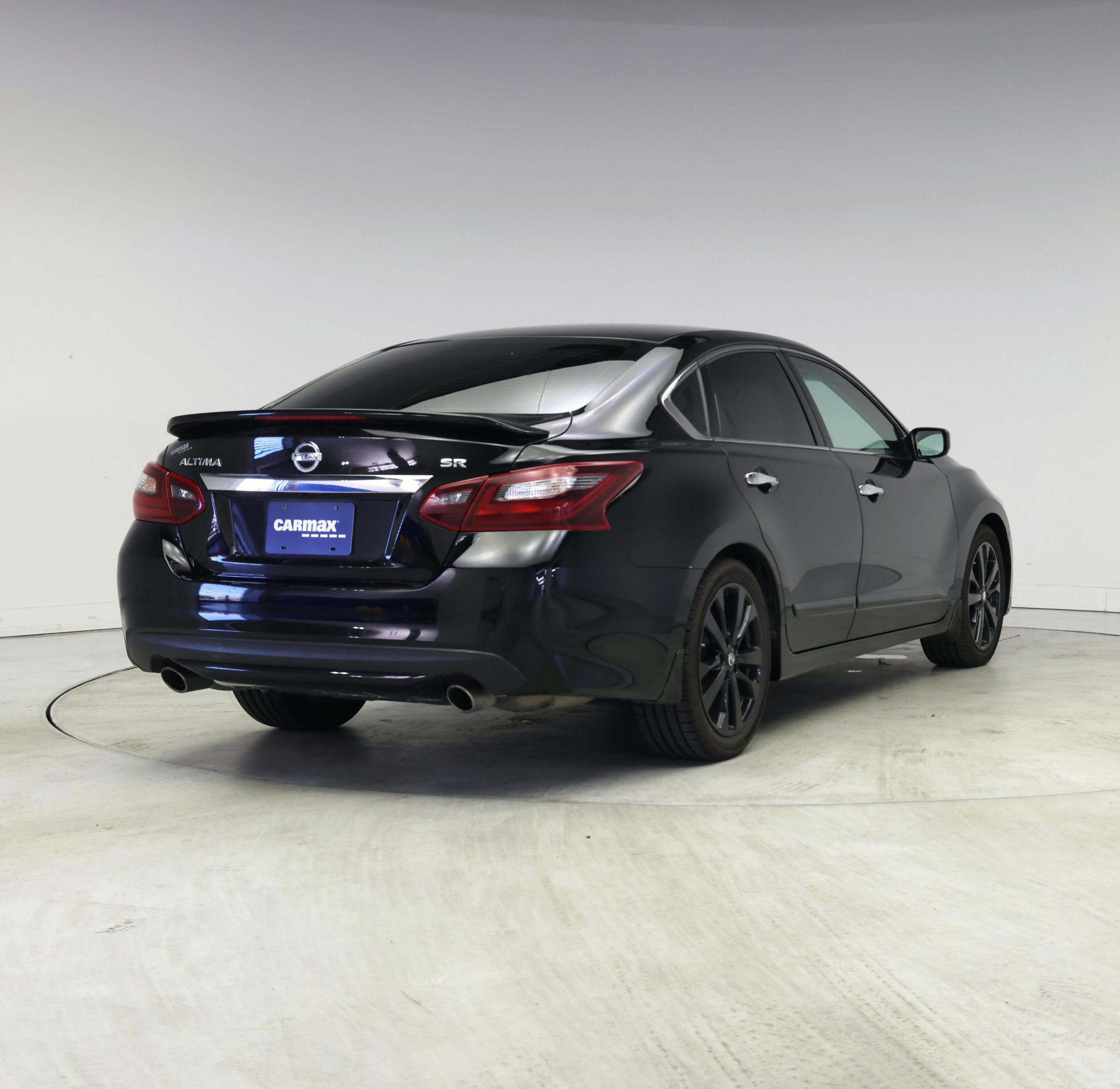Thumbnail: 2017 Nissan Altima - 8