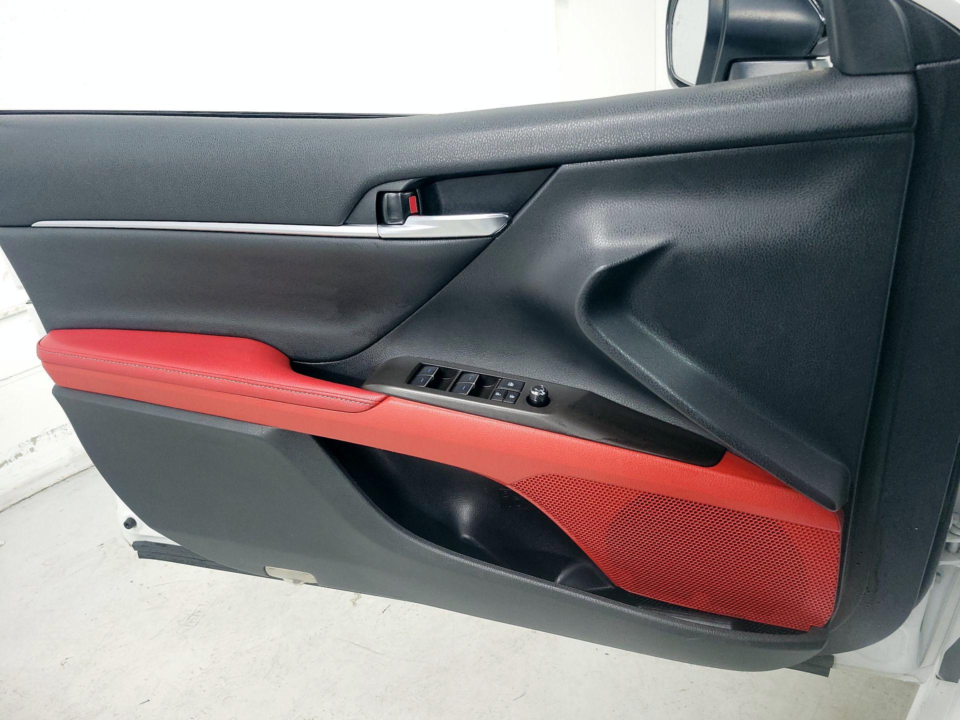 Thumbnail: 2020 Toyota Camry - 12