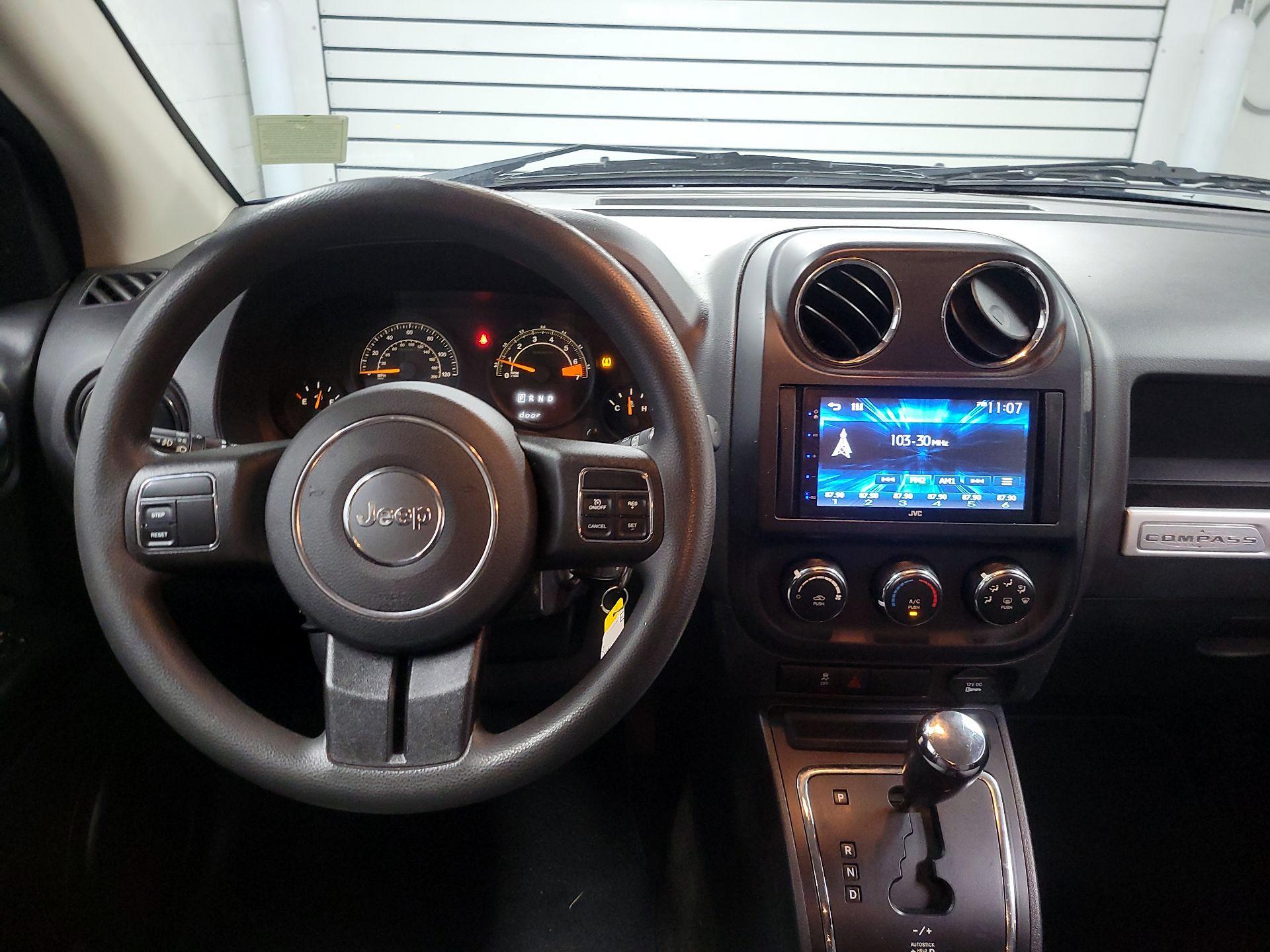 Thumbnail: 2015 Jeep Compass - 9