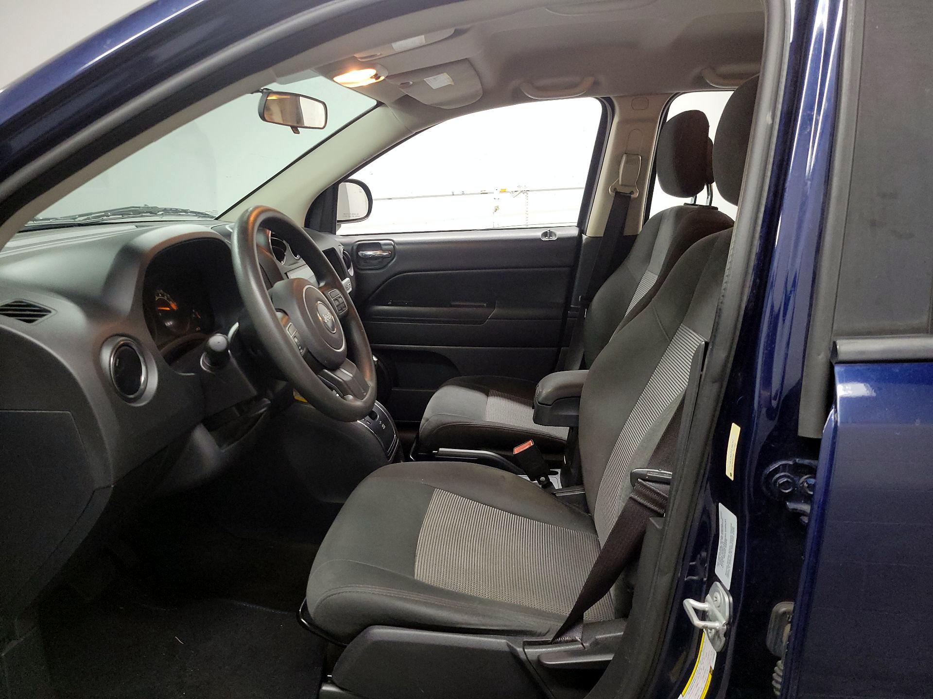 Thumbnail: 2015 Jeep Compass - 11