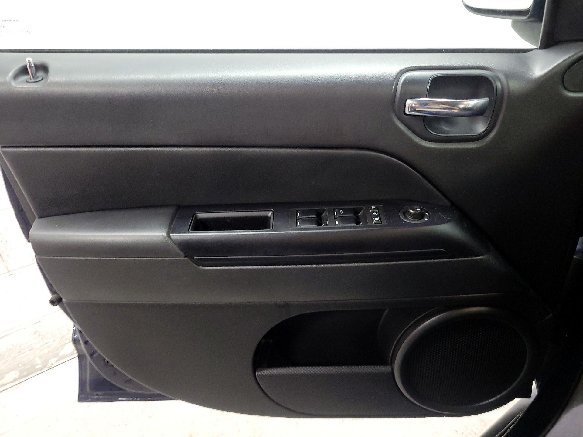 Thumbnail: 2015 Jeep Compass - 12