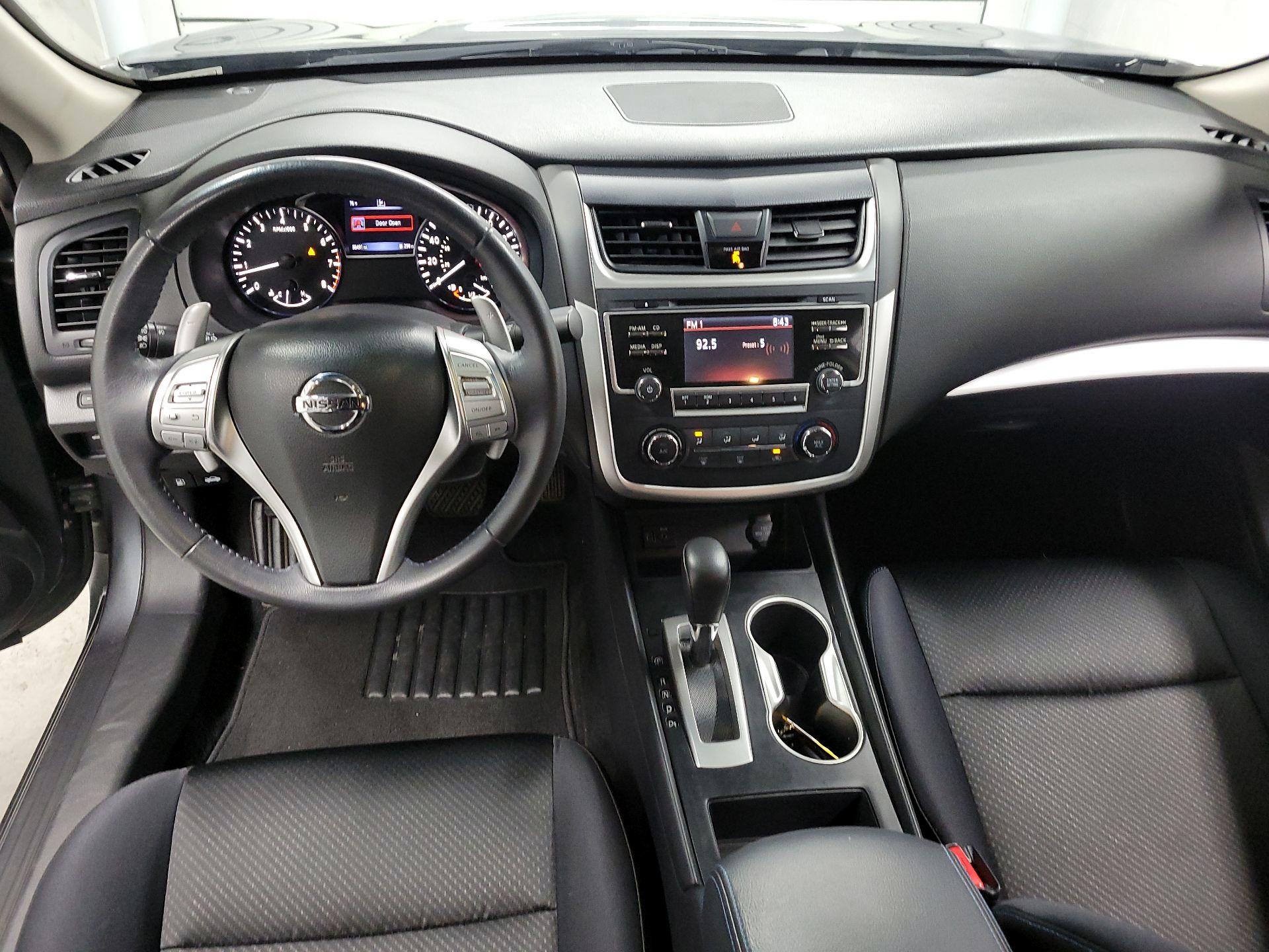 Thumbnail: 2017 Nissan Altima - 9