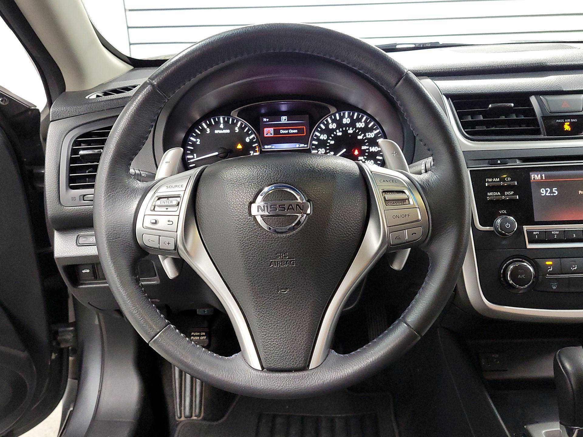 Thumbnail: 2017 Nissan Altima - 10