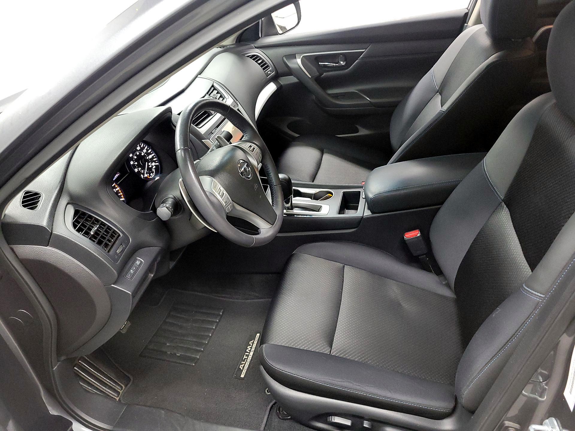 Thumbnail: 2017 Nissan Altima - 11