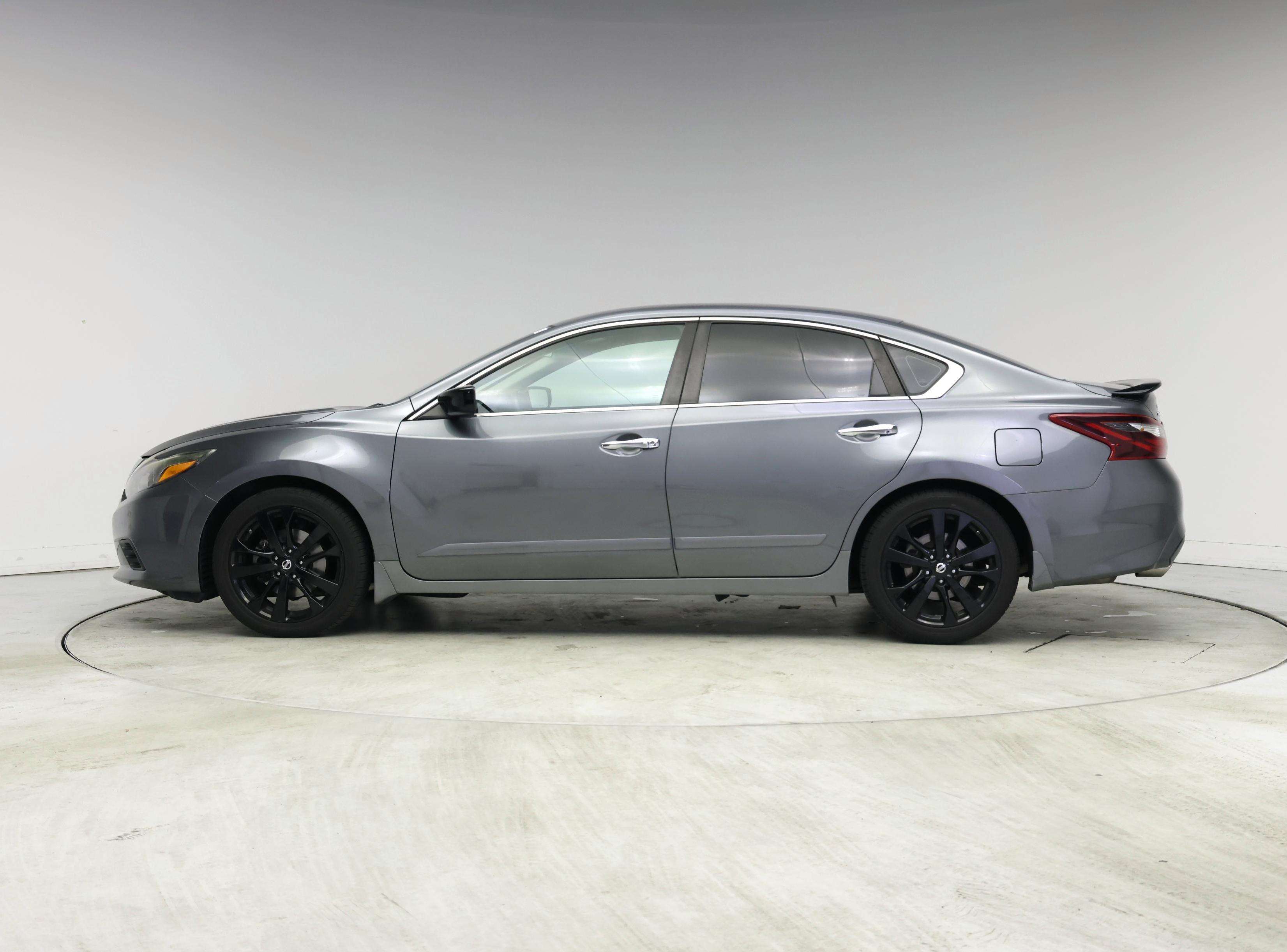 Thumbnail: 2017 Nissan Altima - 3