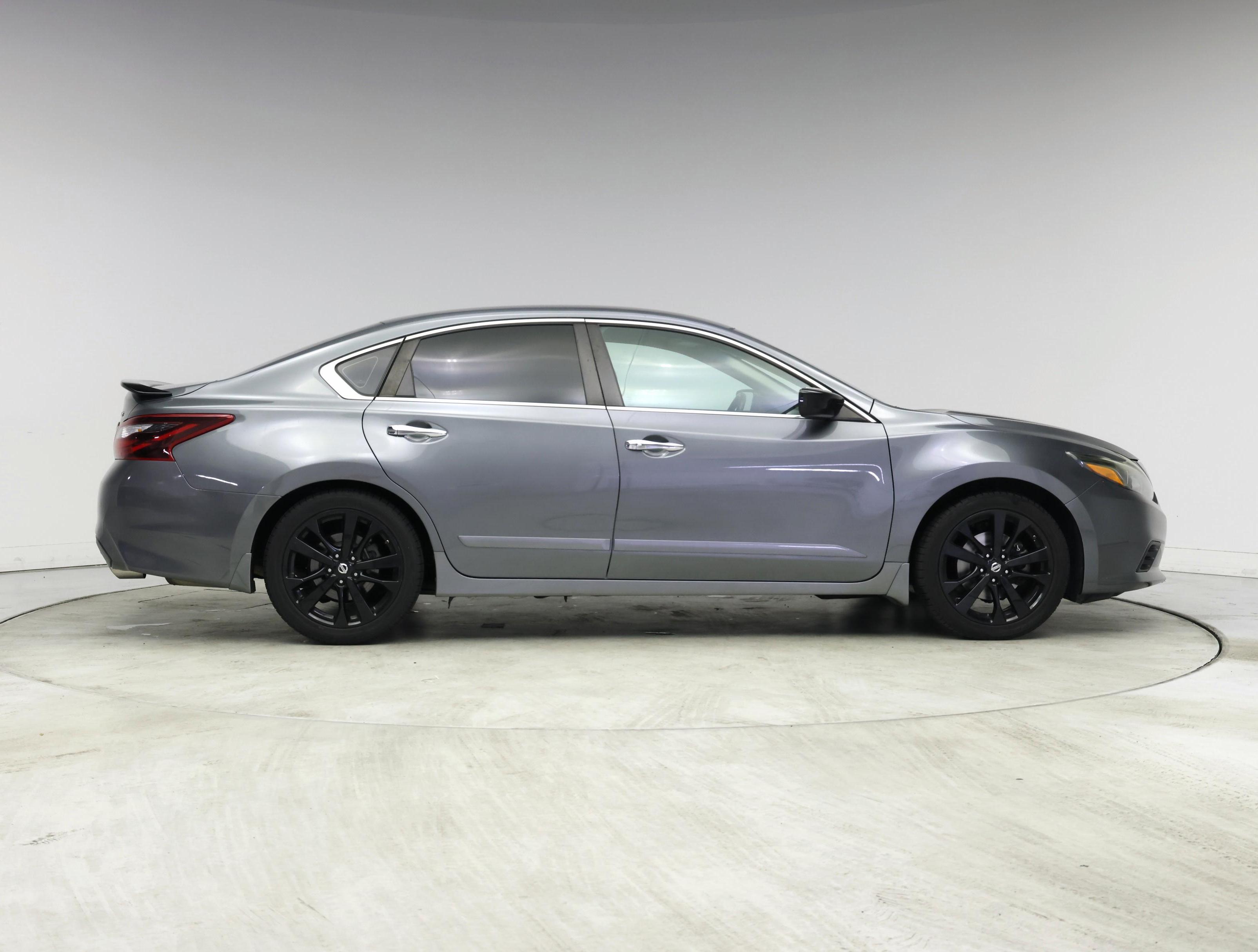 Thumbnail: 2017 Nissan Altima - 7