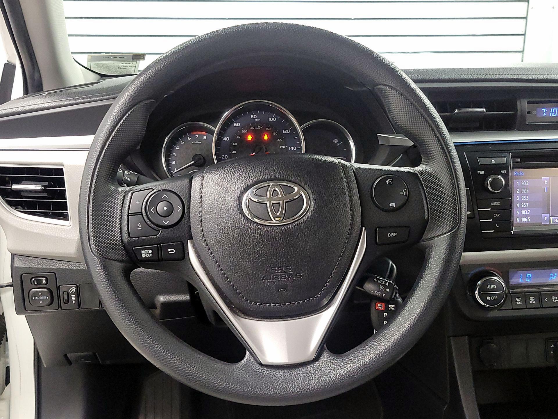 Thumbnail: 2015 Toyota Corolla - 10