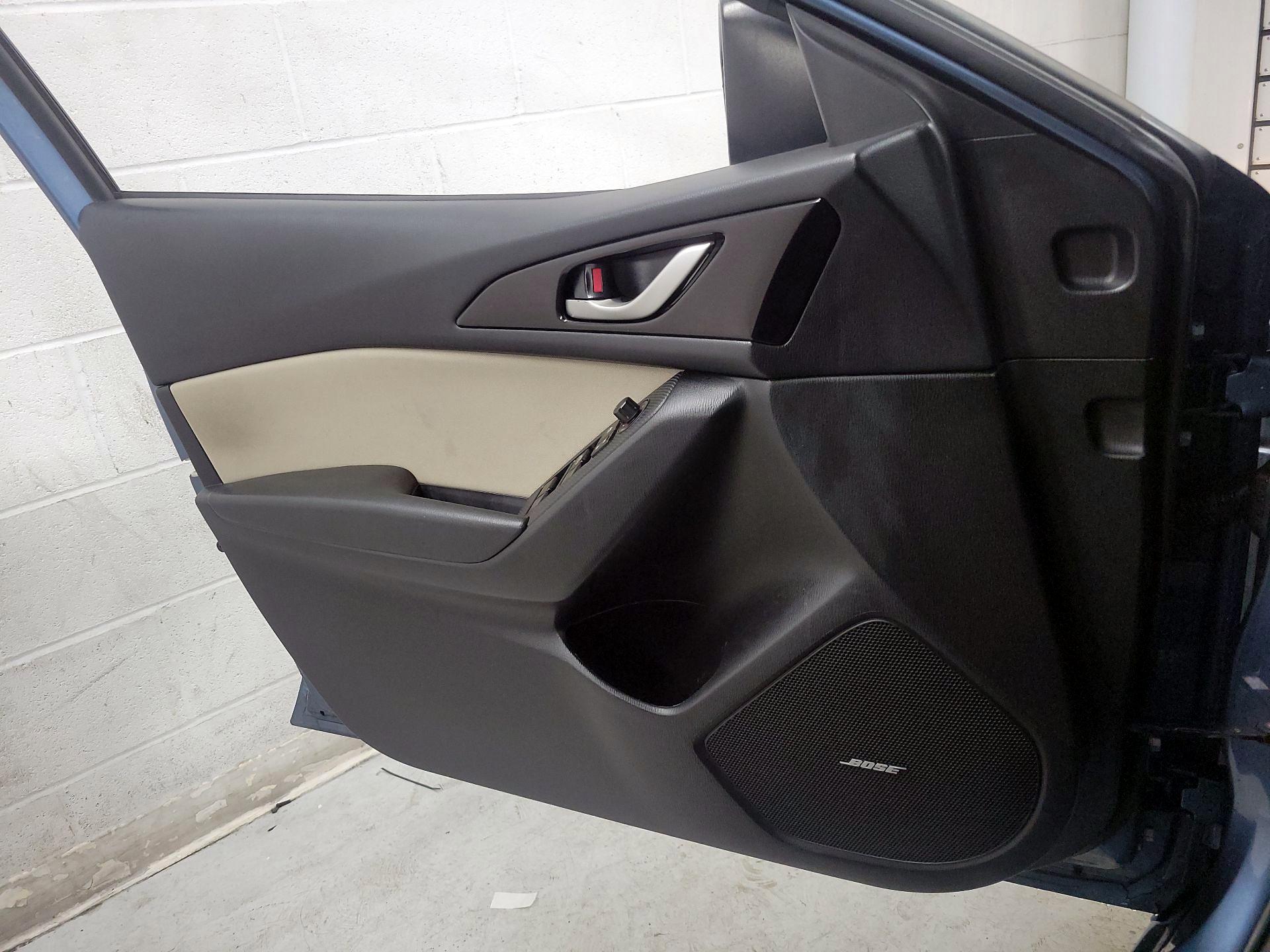 Thumbnail: 2016 Mazda Mazda3 - 12