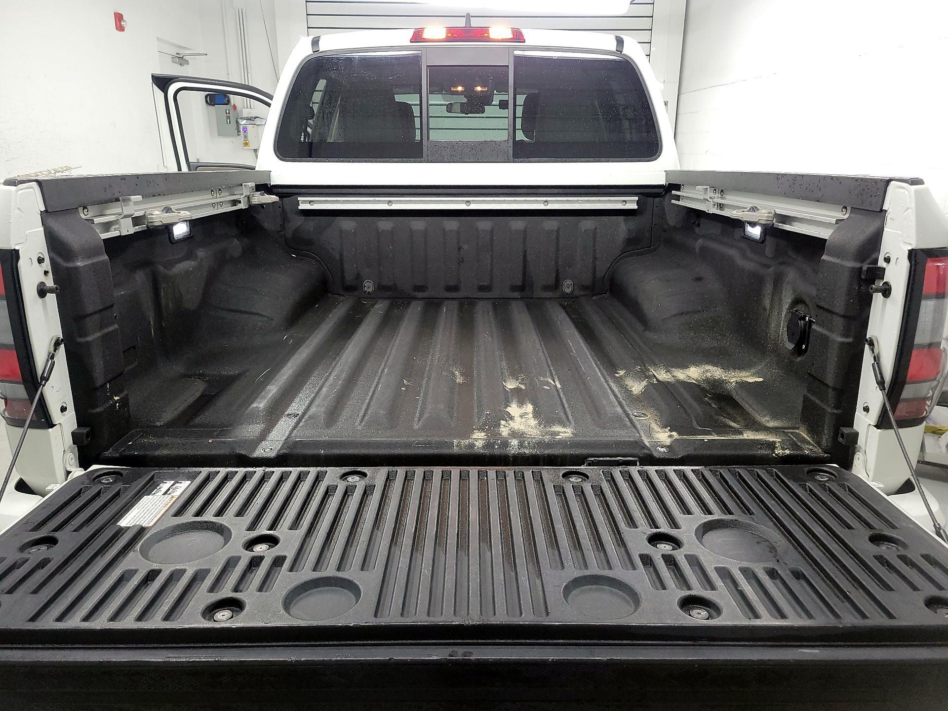 Thumbnail: 2022 Nissan Frontier - 19