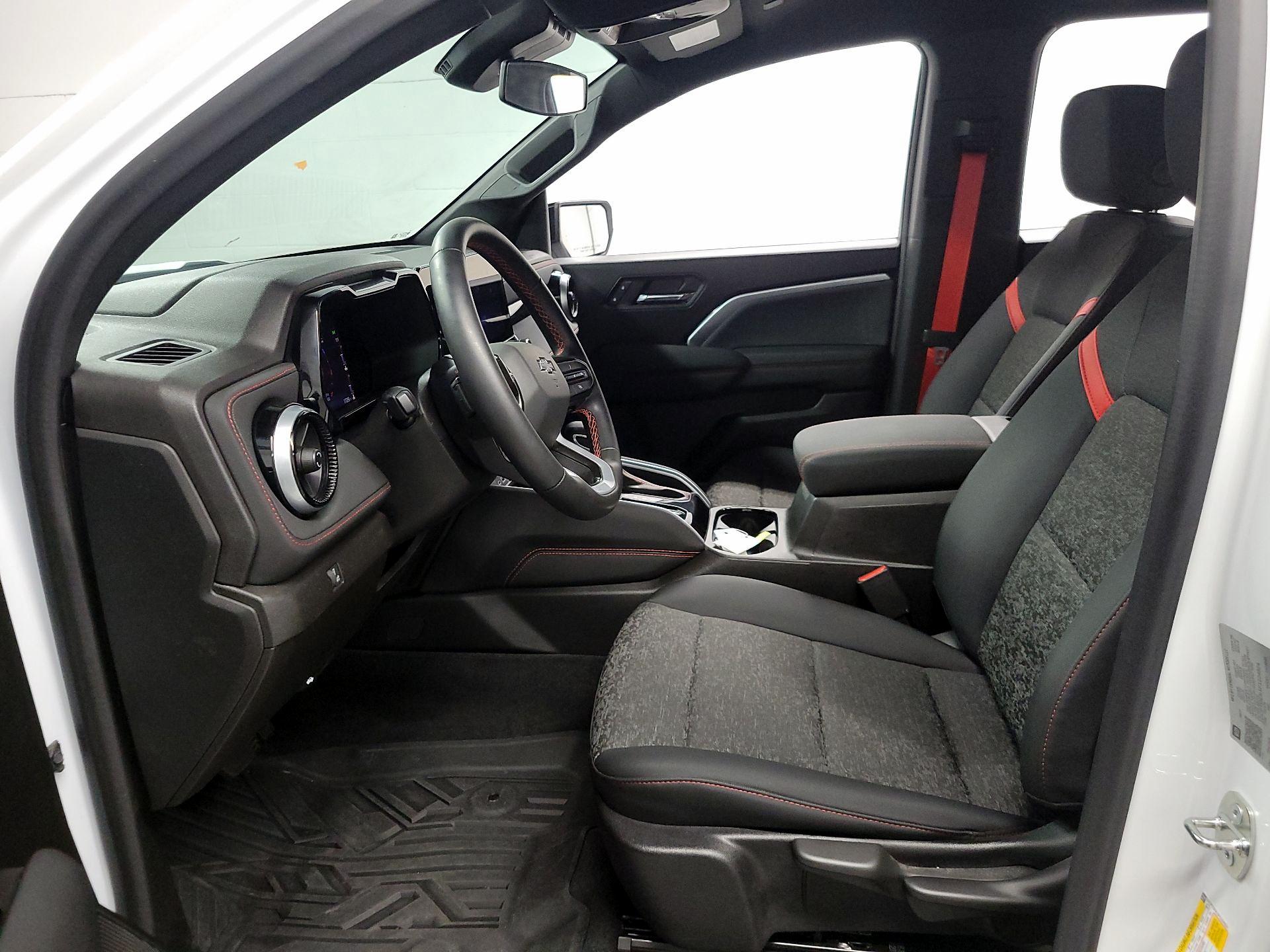 Thumbnail: 2023 Chevrolet Colorado - 11