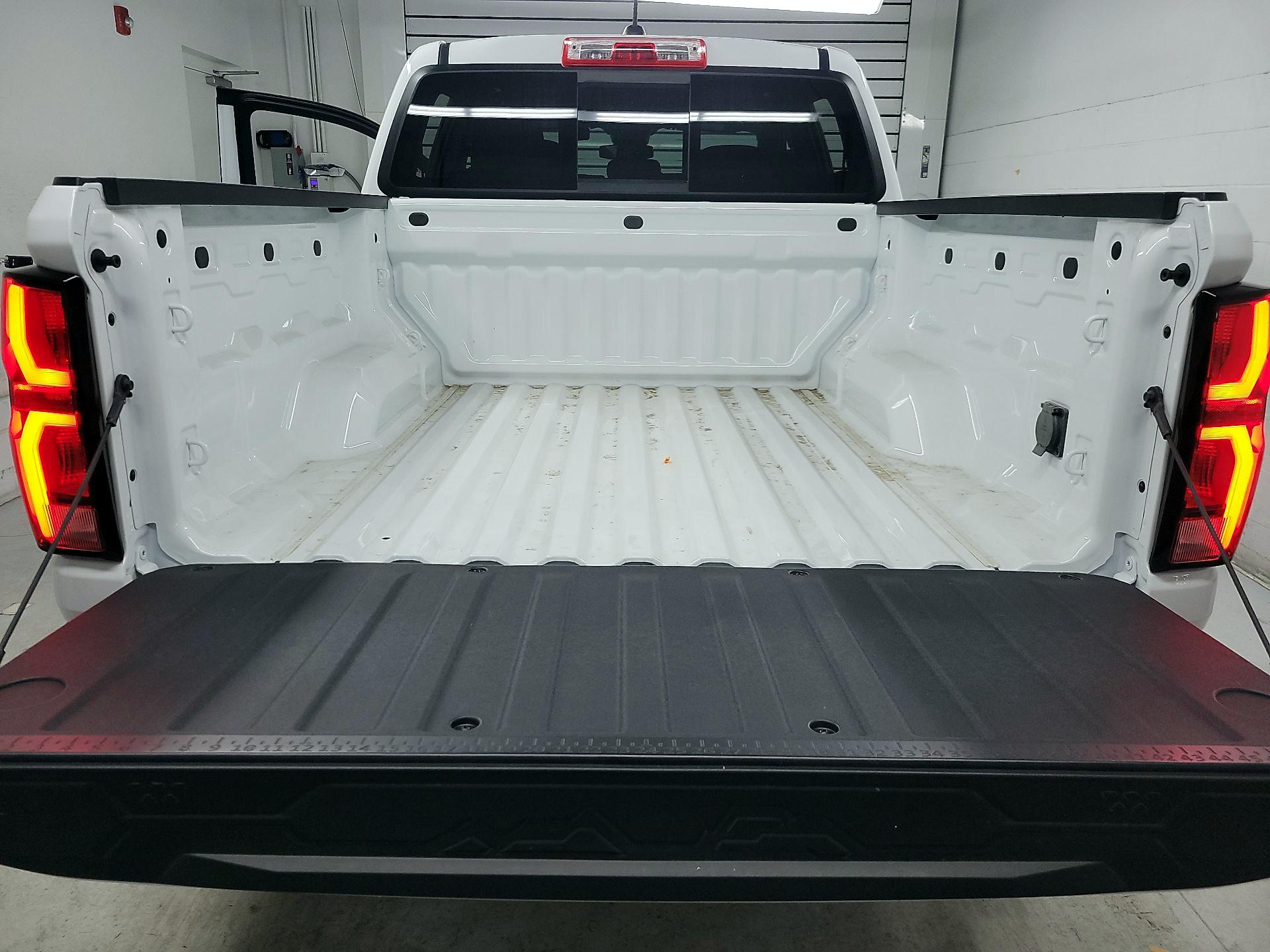 Thumbnail: 2023 Chevrolet Colorado - 19