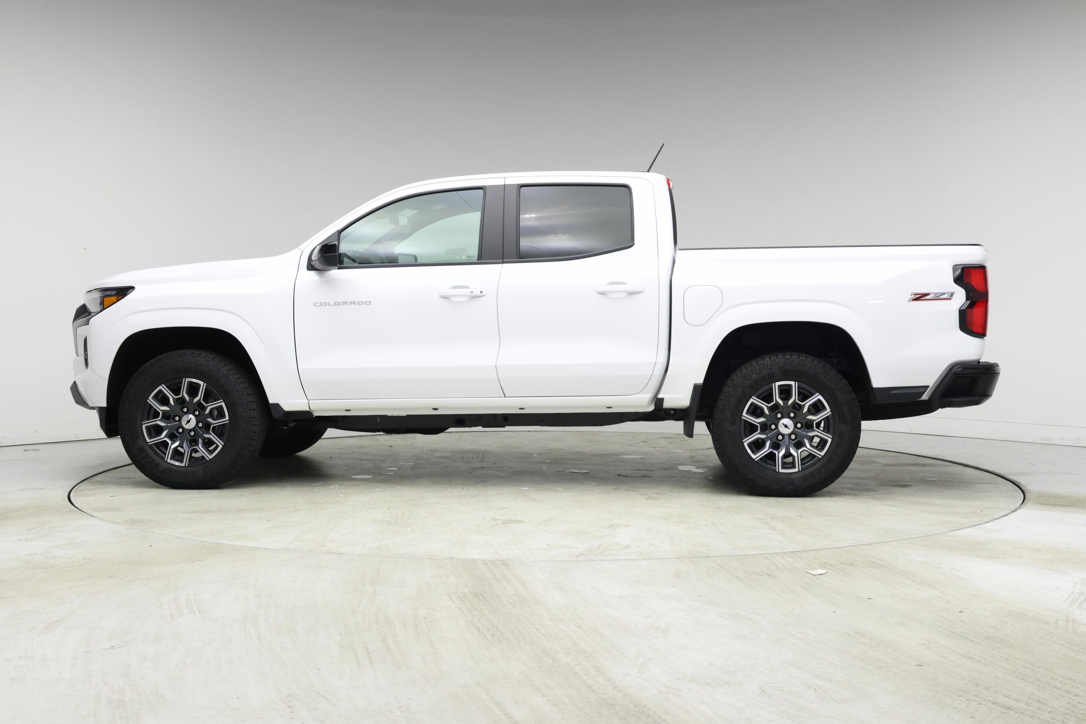 Thumbnail: 2023 Chevrolet Colorado - 3