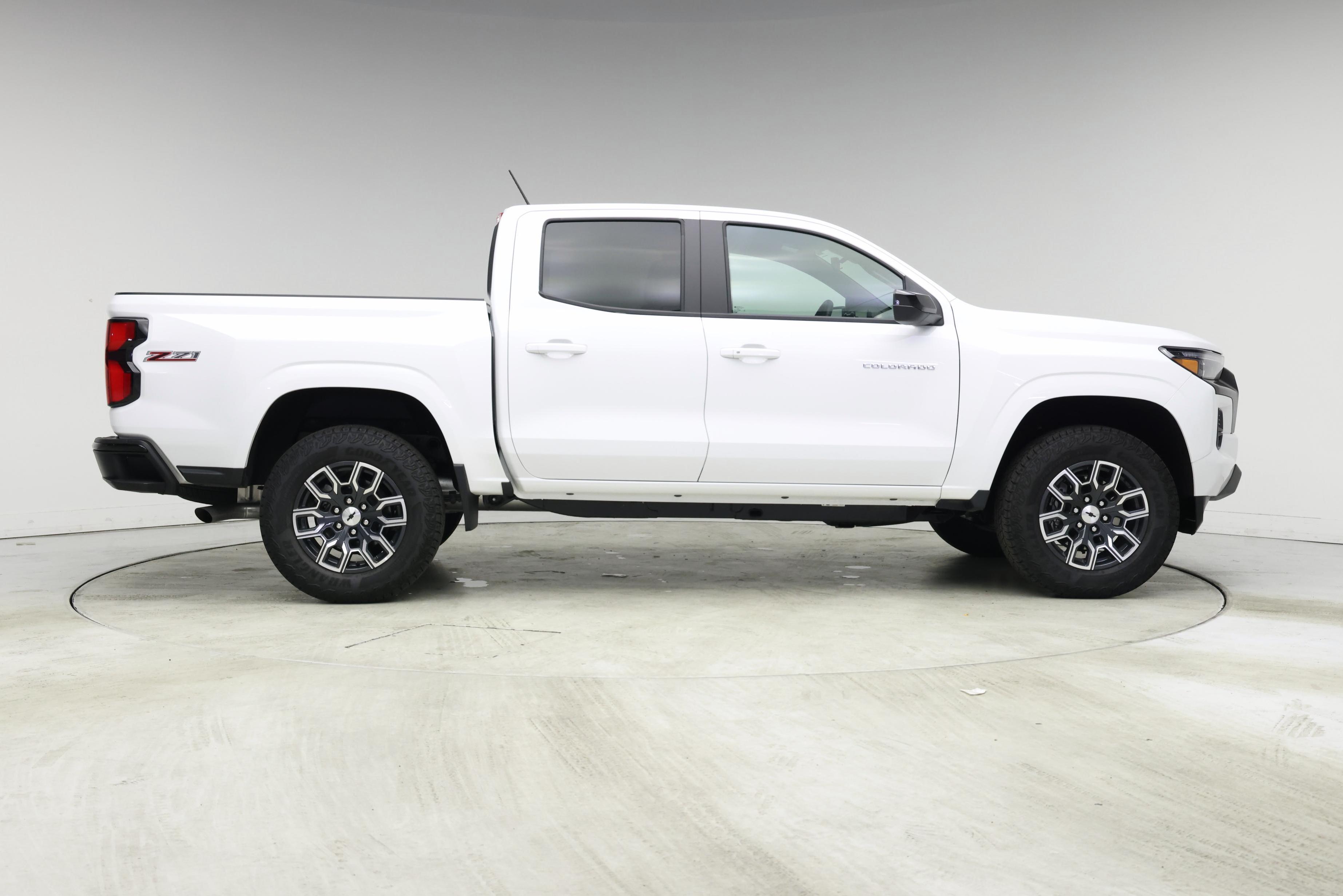 Thumbnail: 2023 Chevrolet Colorado - 7