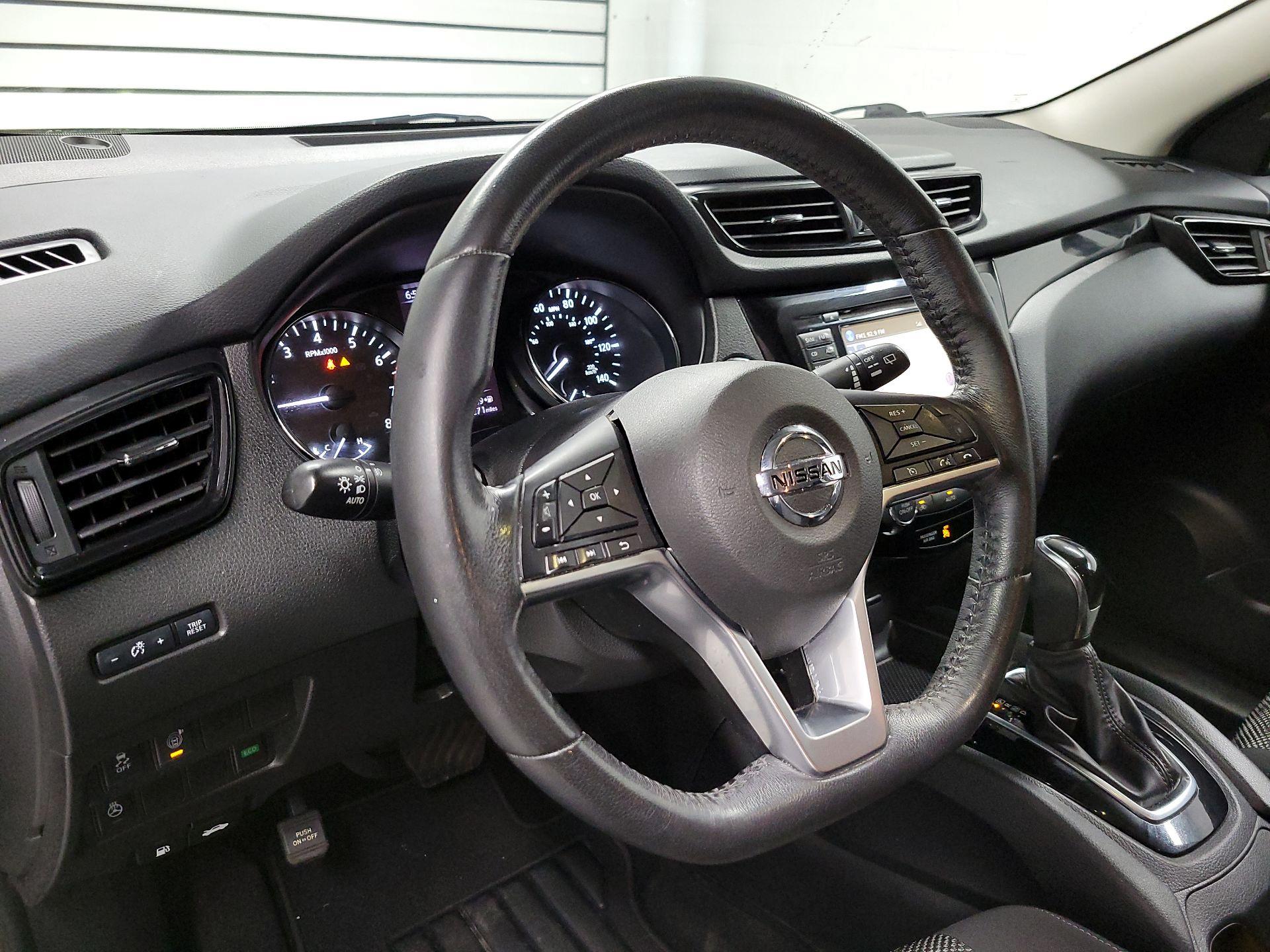 Thumbnail: 2018 Nissan Rogue Sport - 9