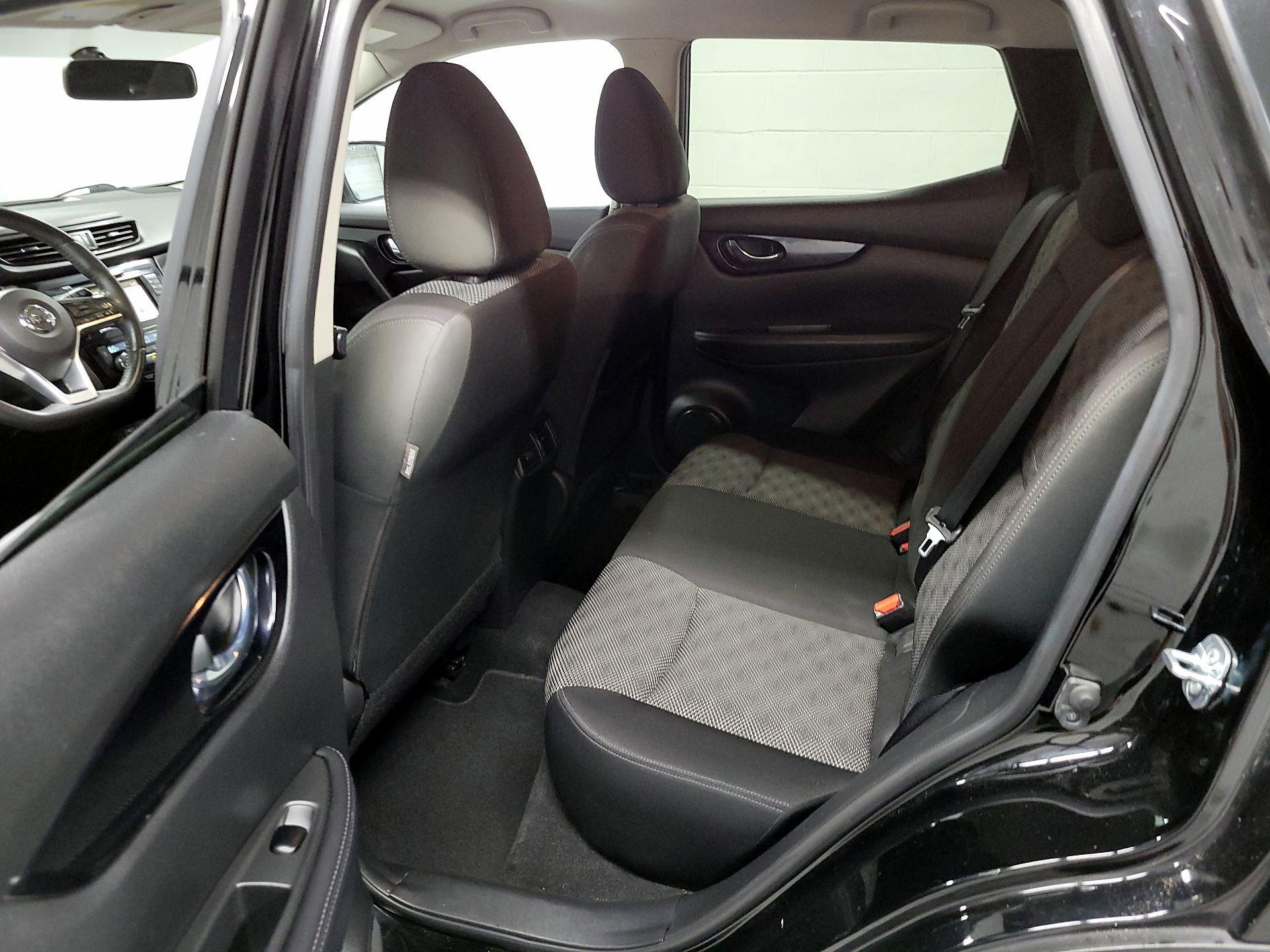 Thumbnail: 2018 Nissan Rogue Sport - 20