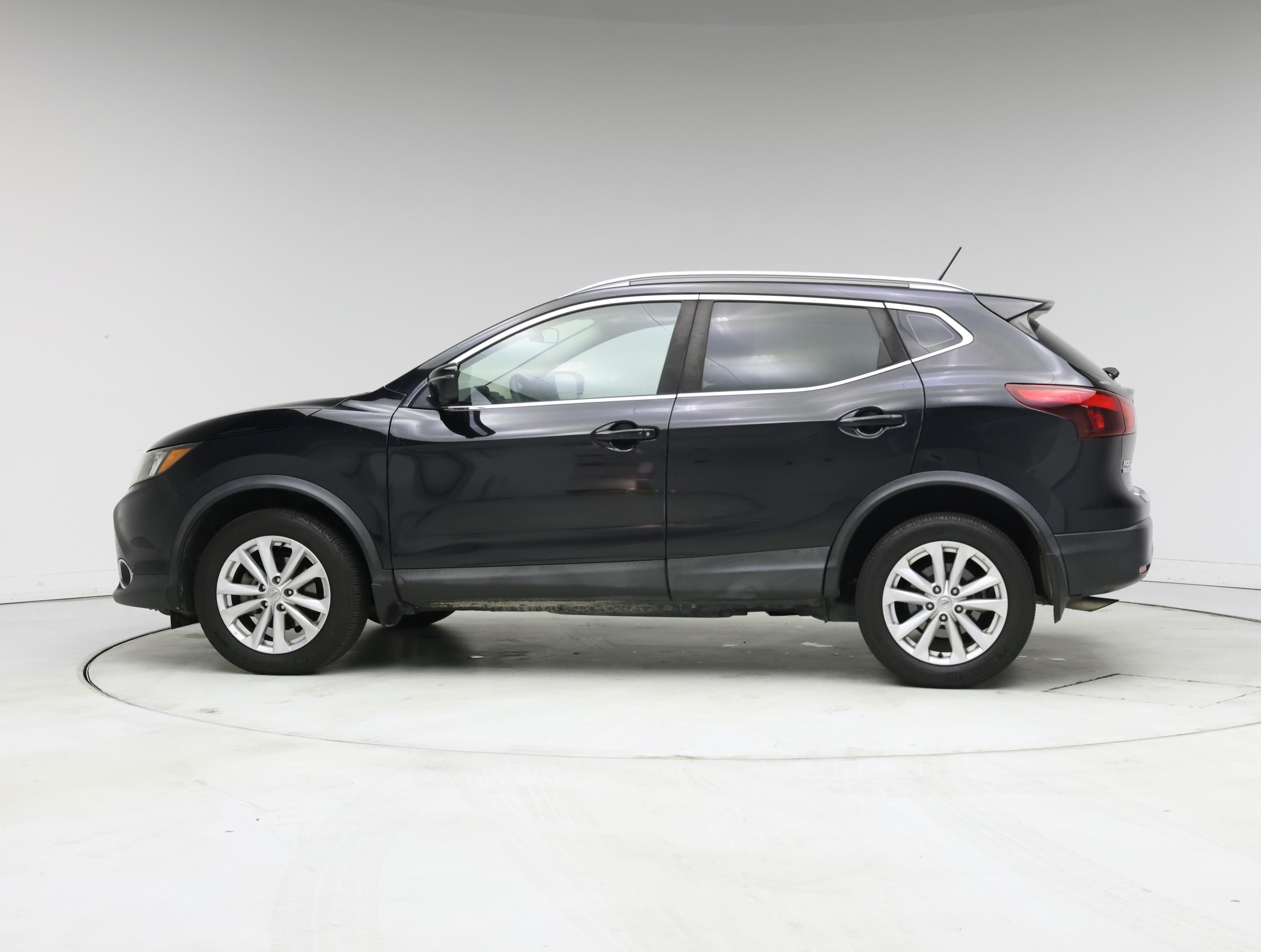 Thumbnail: 2018 Nissan Rogue Sport - 3
