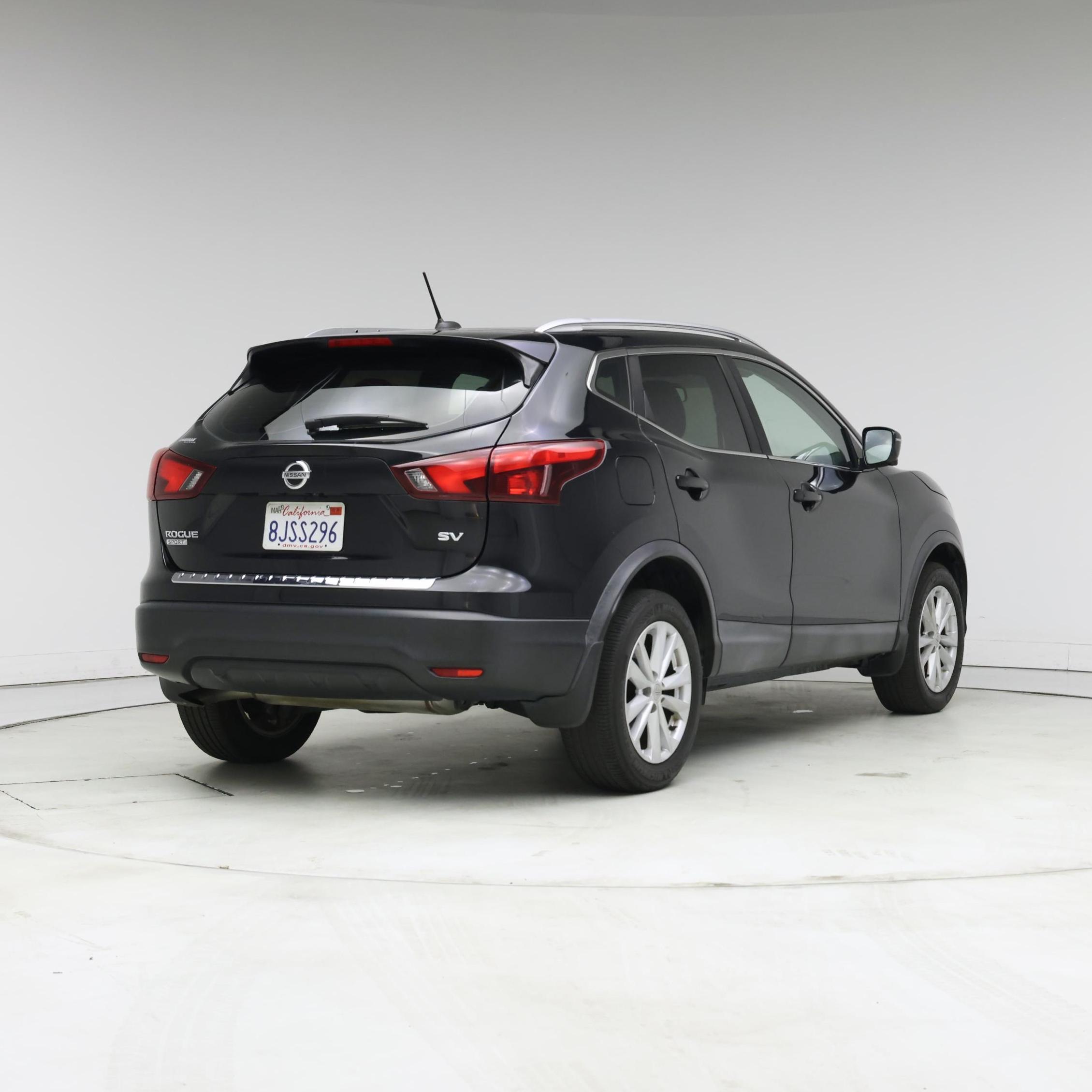 Thumbnail: 2018 Nissan Rogue Sport - 8