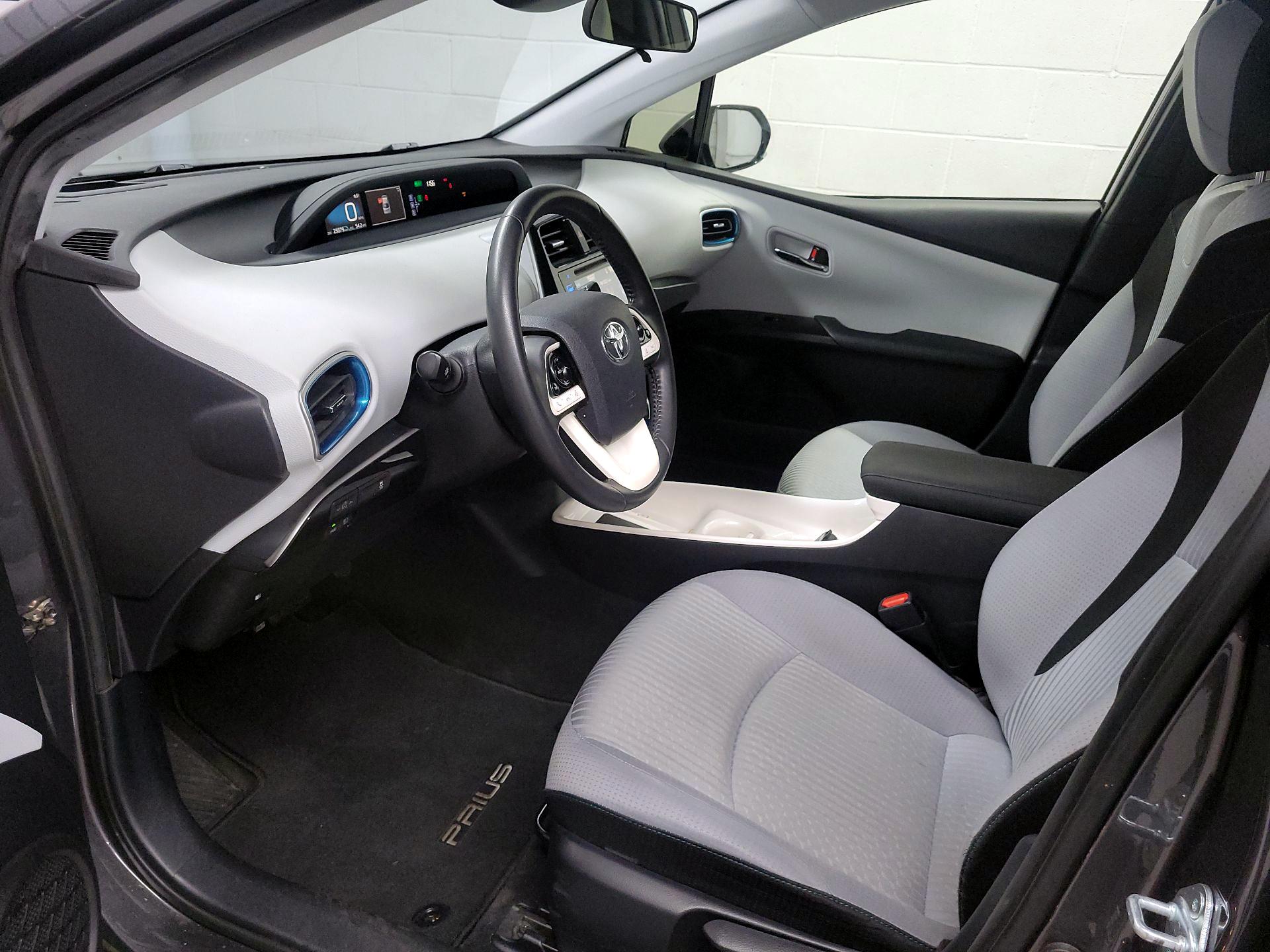 Thumbnail: 2016 Toyota Prius - 11
