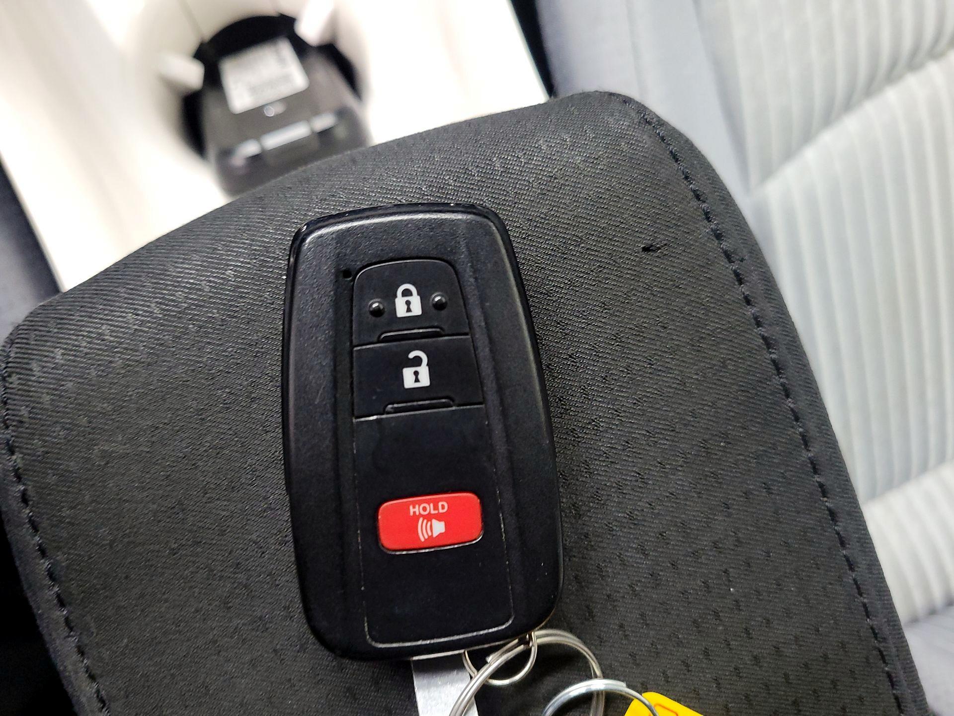 Thumbnail: 2016 Toyota Prius - 20