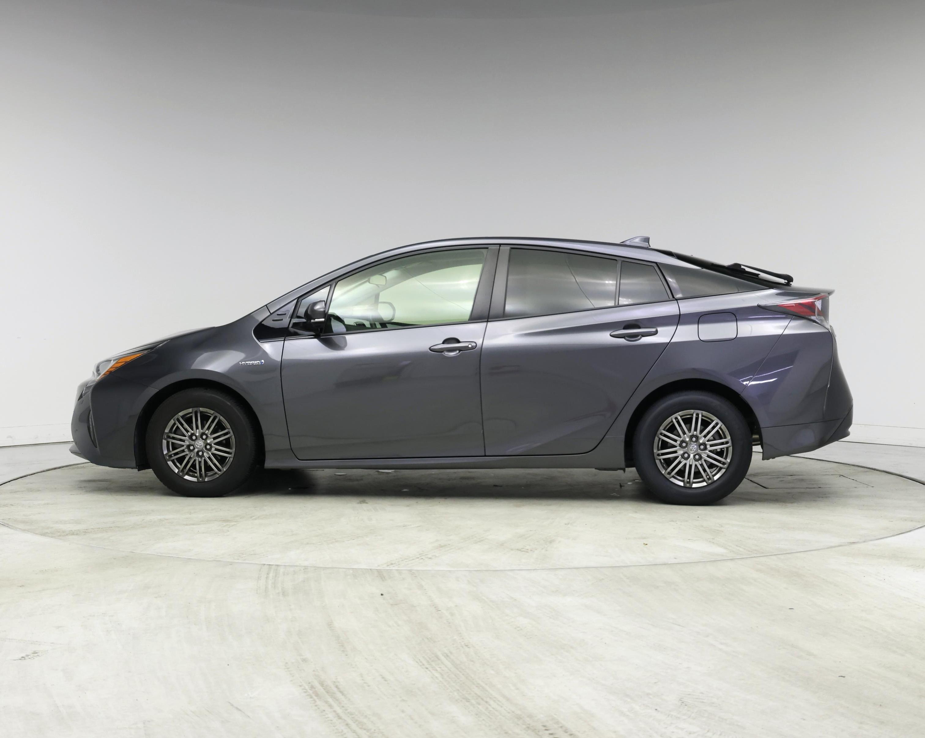 Thumbnail: 2016 Toyota Prius - 3