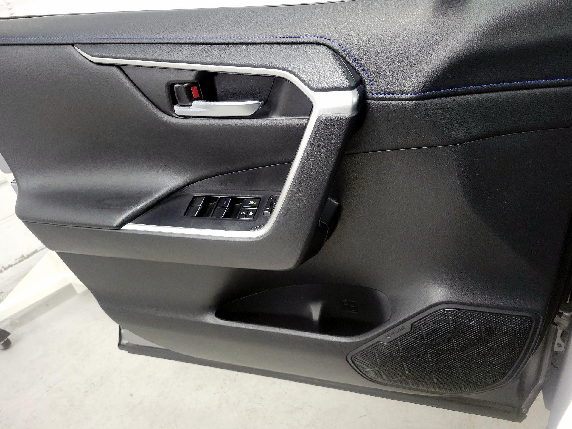 Thumbnail: 2021 Toyota RAV4 - 12