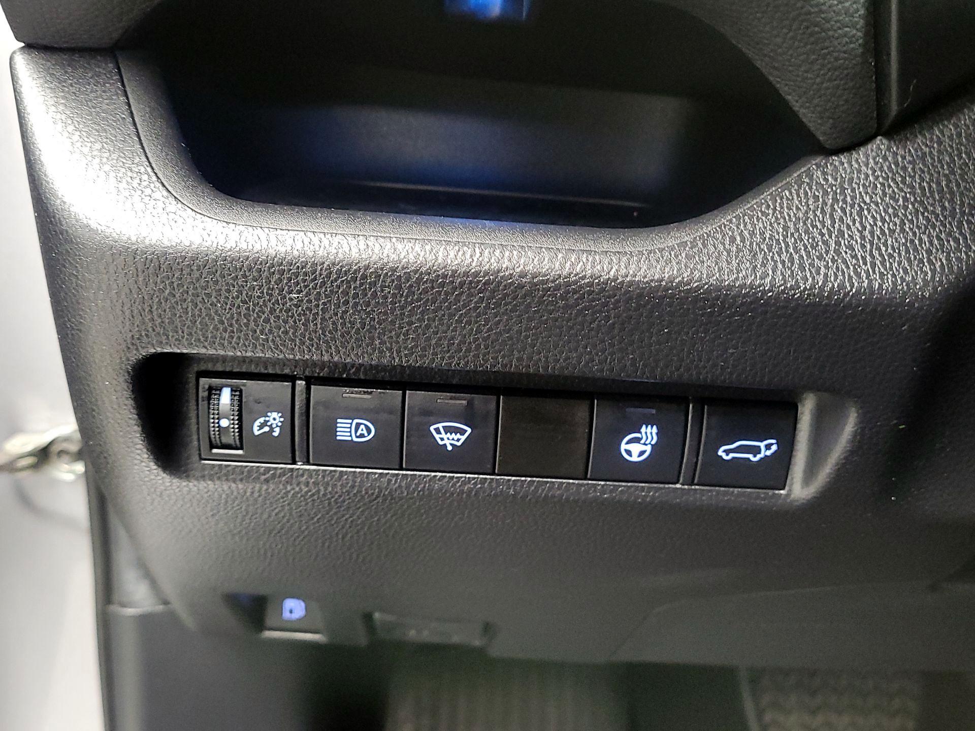 Thumbnail: 2021 Toyota RAV4 - 13