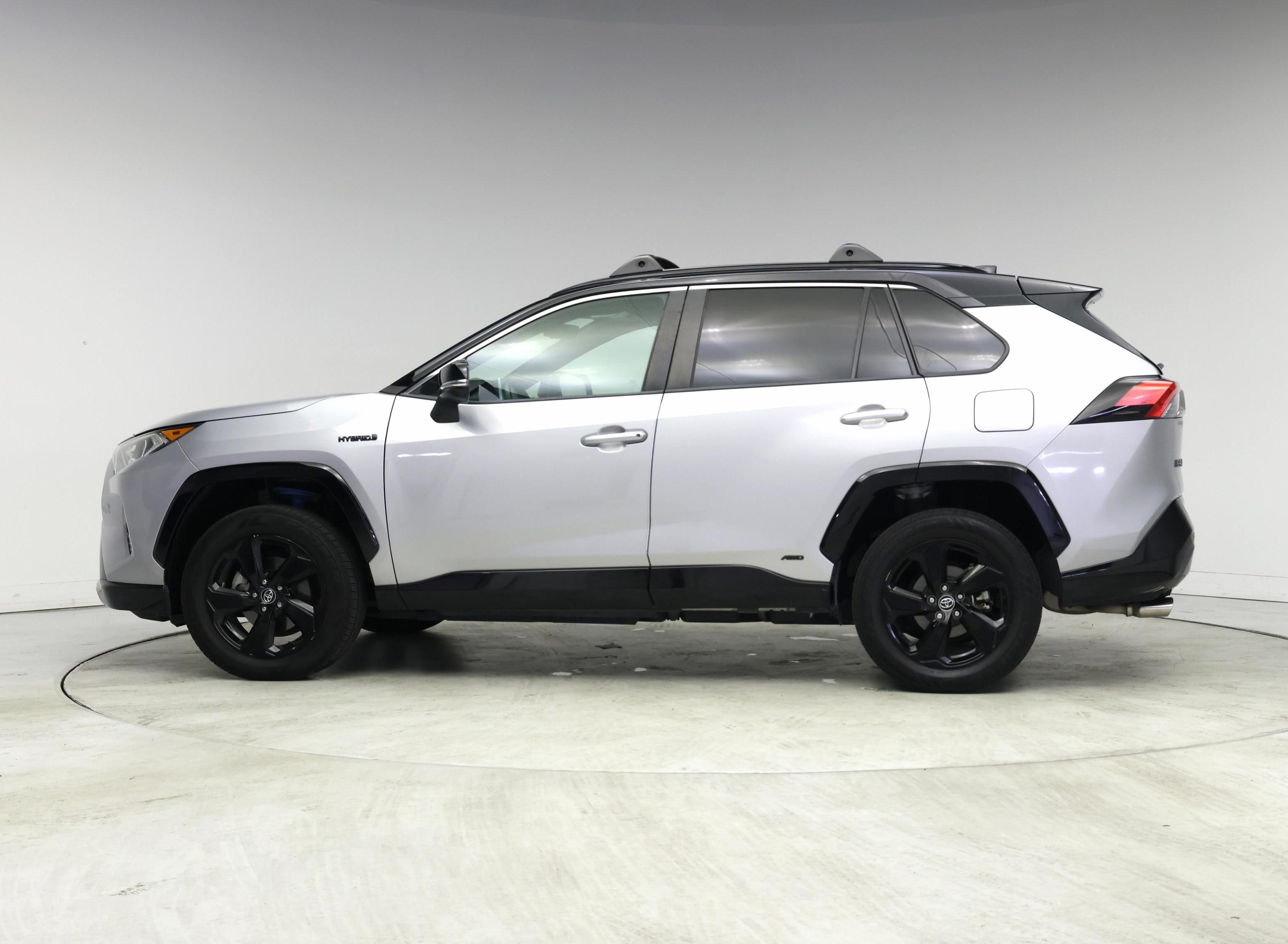 Thumbnail: 2021 Toyota RAV4 - 3