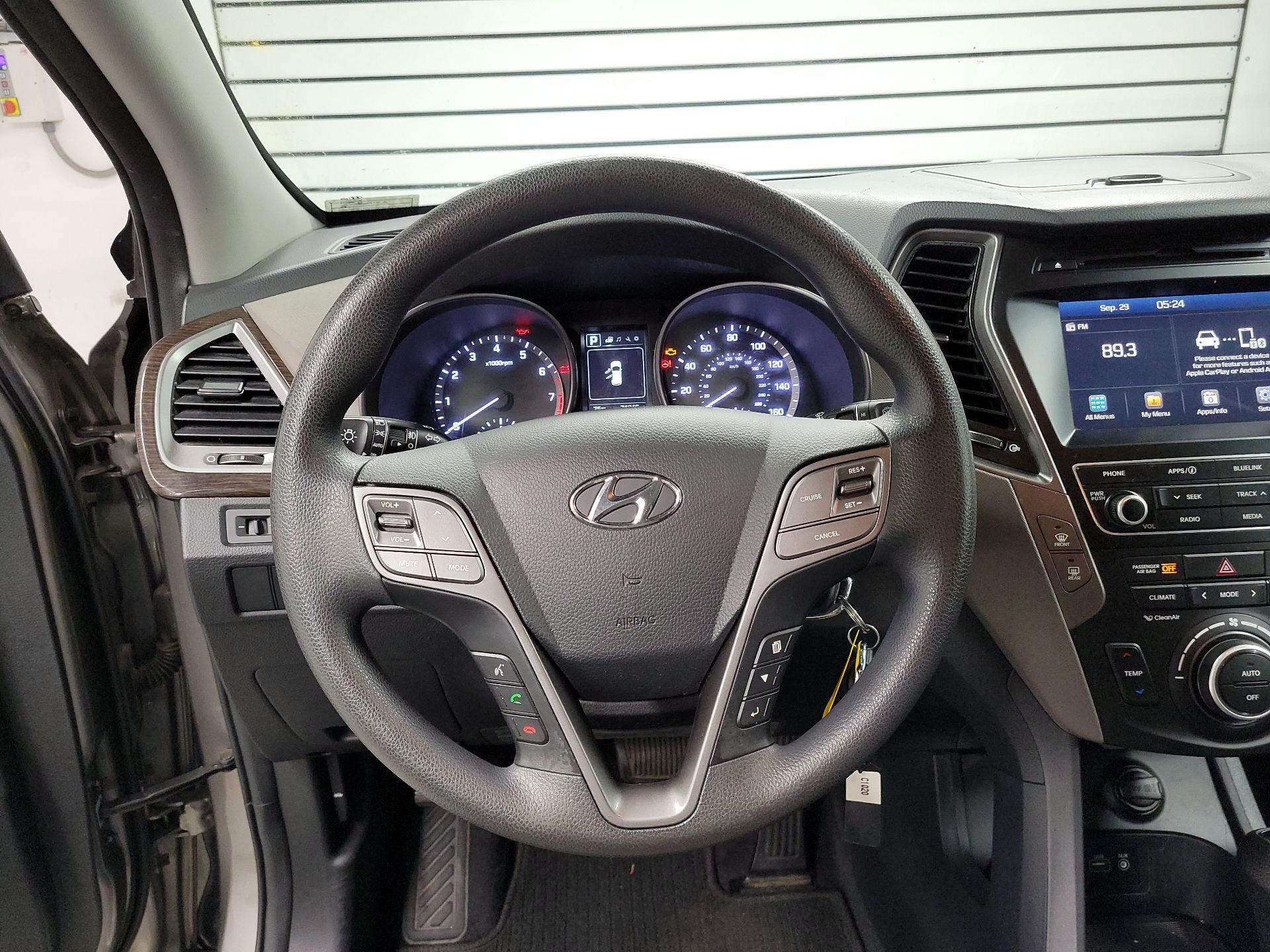 Thumbnail: 2017 Hyundai Santa Fe - 10