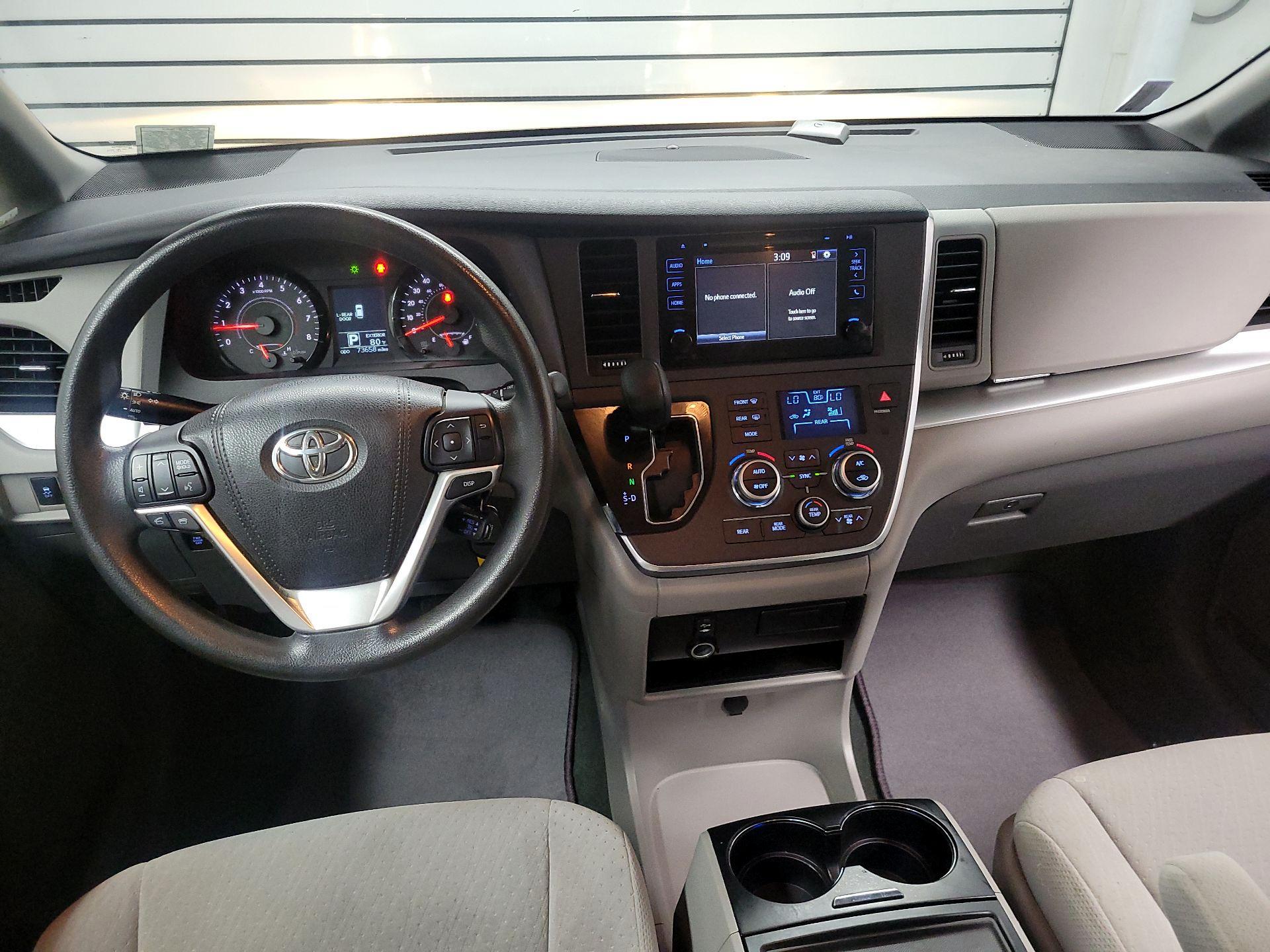 Thumbnail: 2015 Toyota Sienna - 9