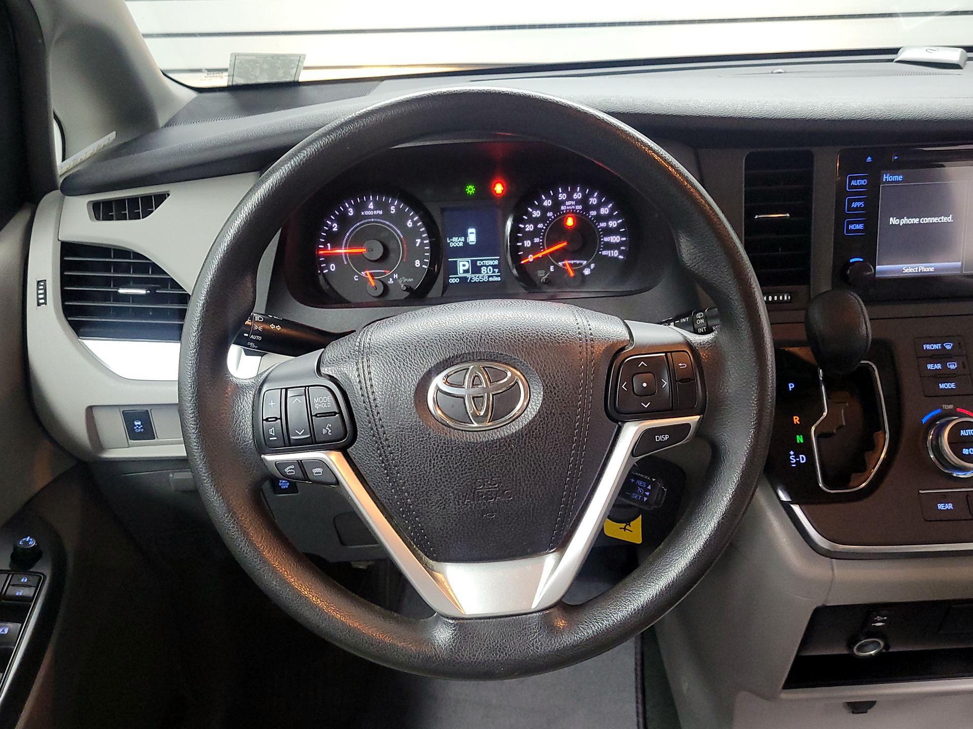 Thumbnail: 2015 Toyota Sienna - 10