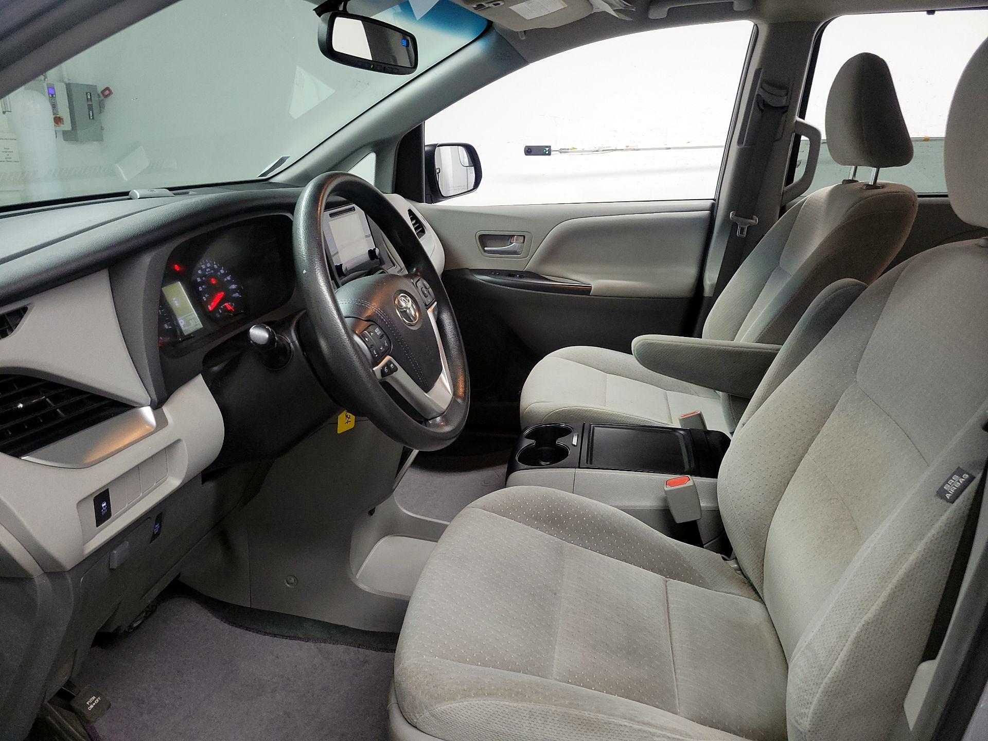 Thumbnail: 2015 Toyota Sienna - 11