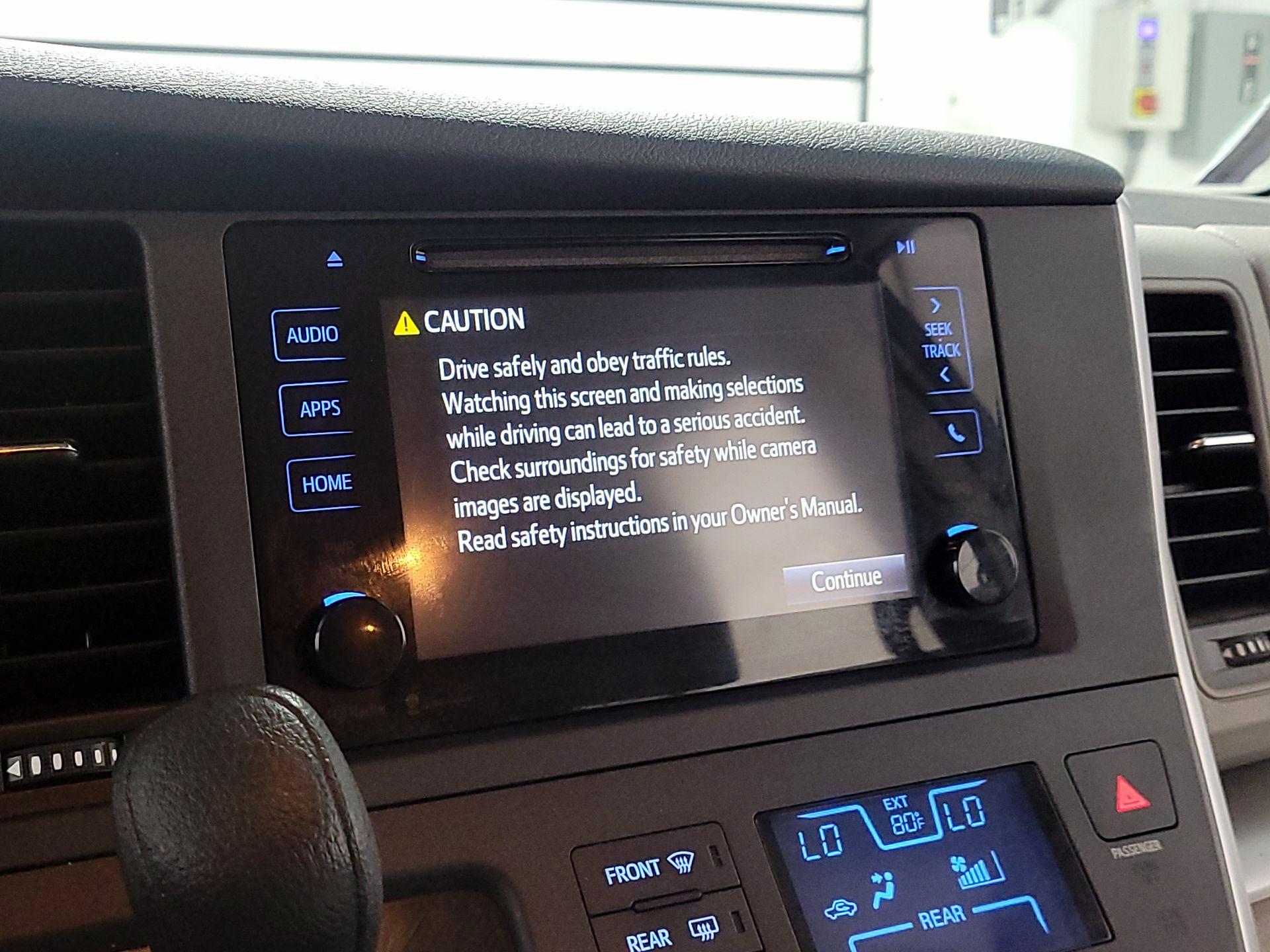 Thumbnail: 2015 Toyota Sienna - 15