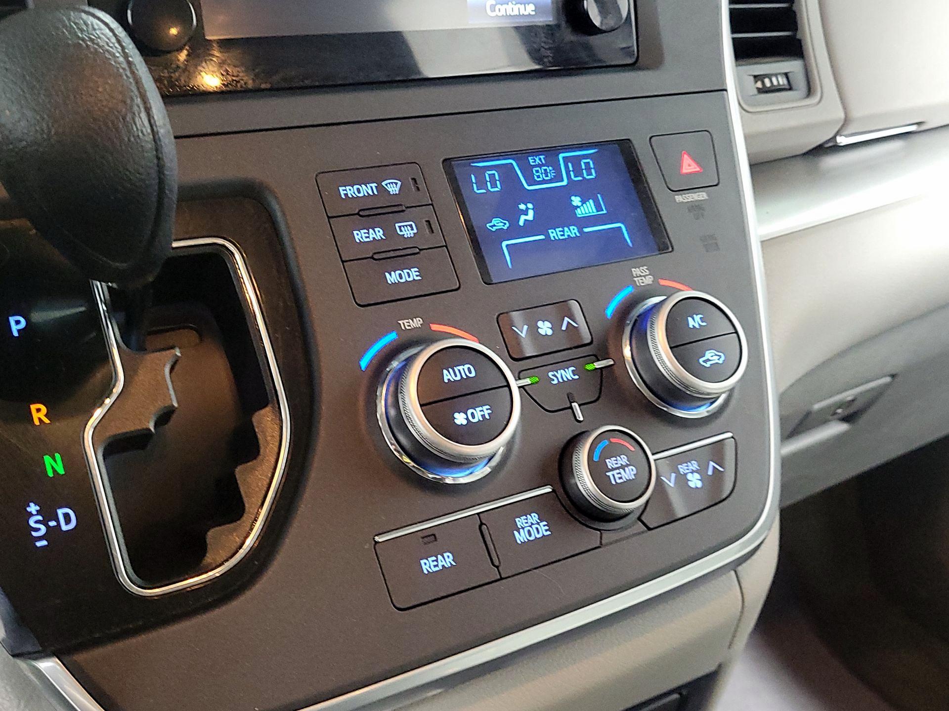 Thumbnail: 2015 Toyota Sienna - 16