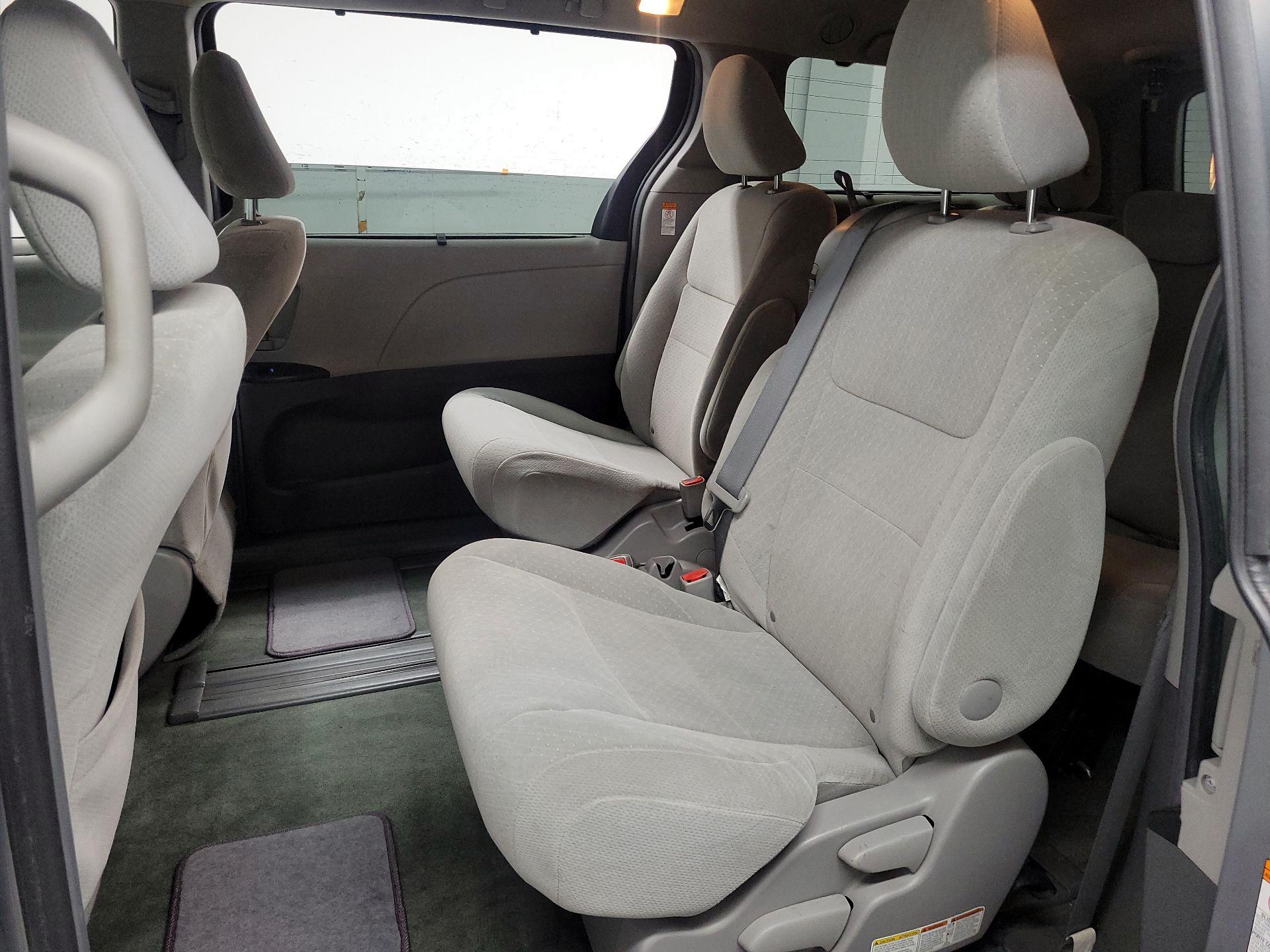 Thumbnail: 2015 Toyota Sienna - 18
