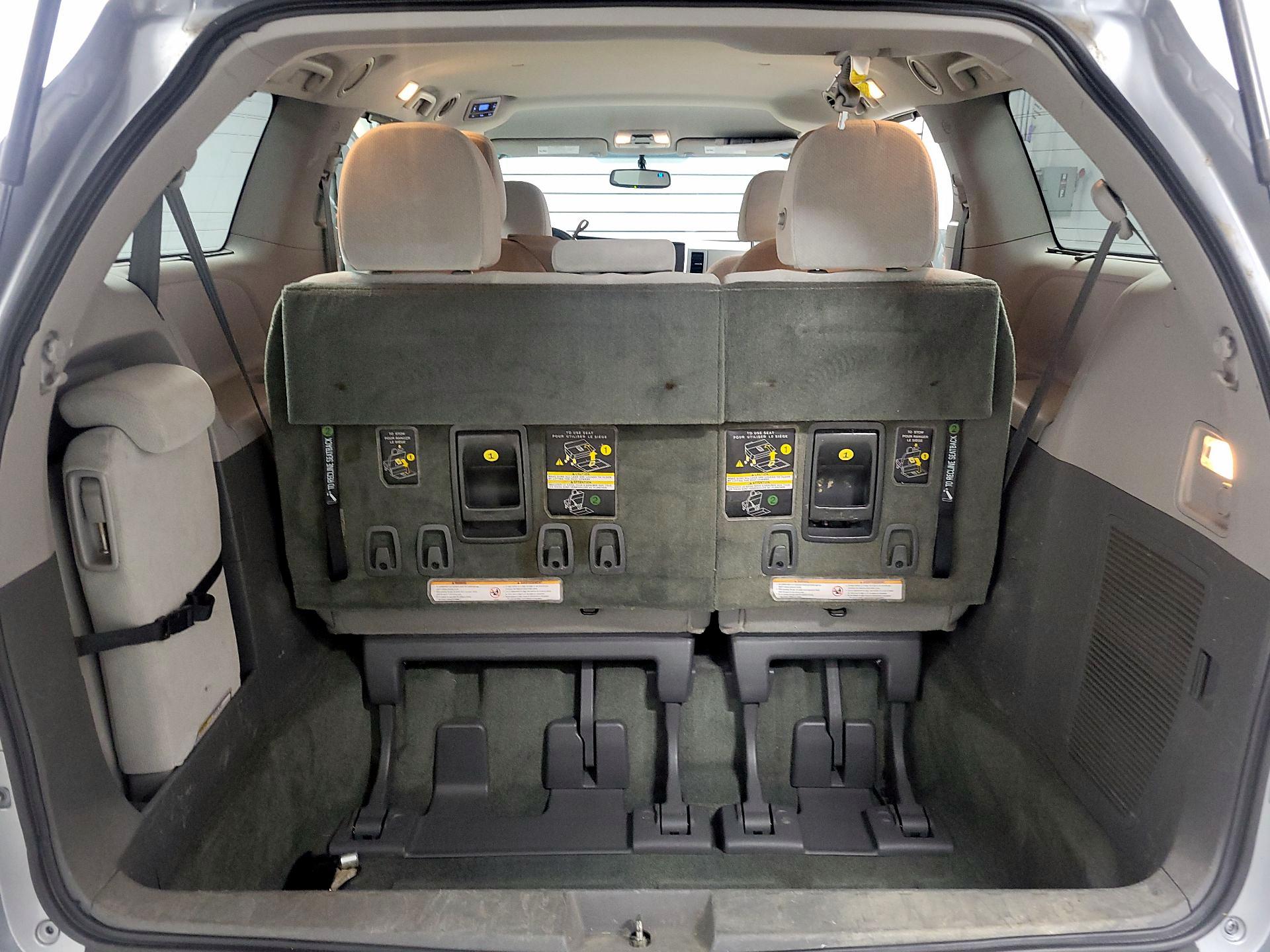 Thumbnail: 2015 Toyota Sienna - 19