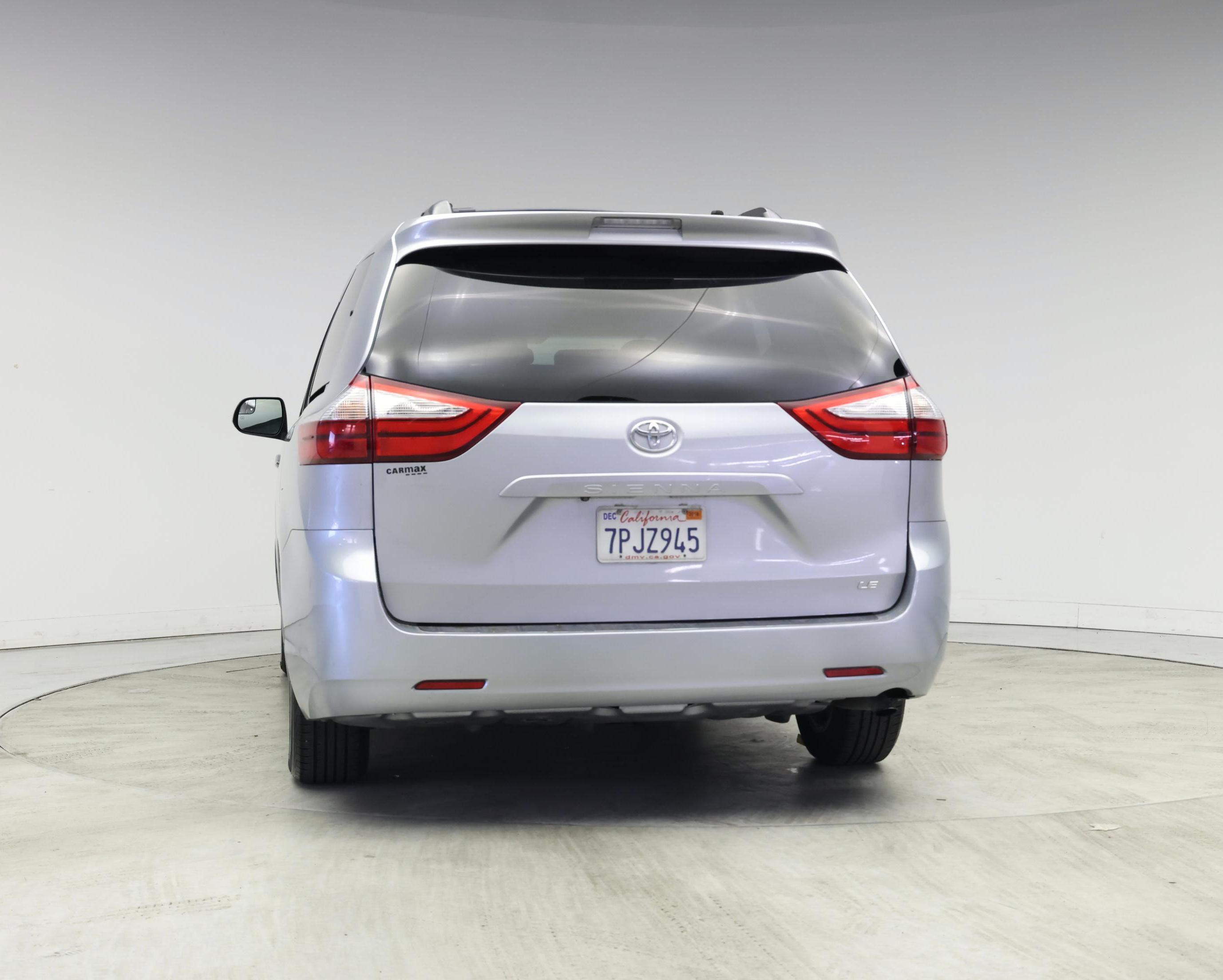 Thumbnail: 2015 Toyota Sienna - 6