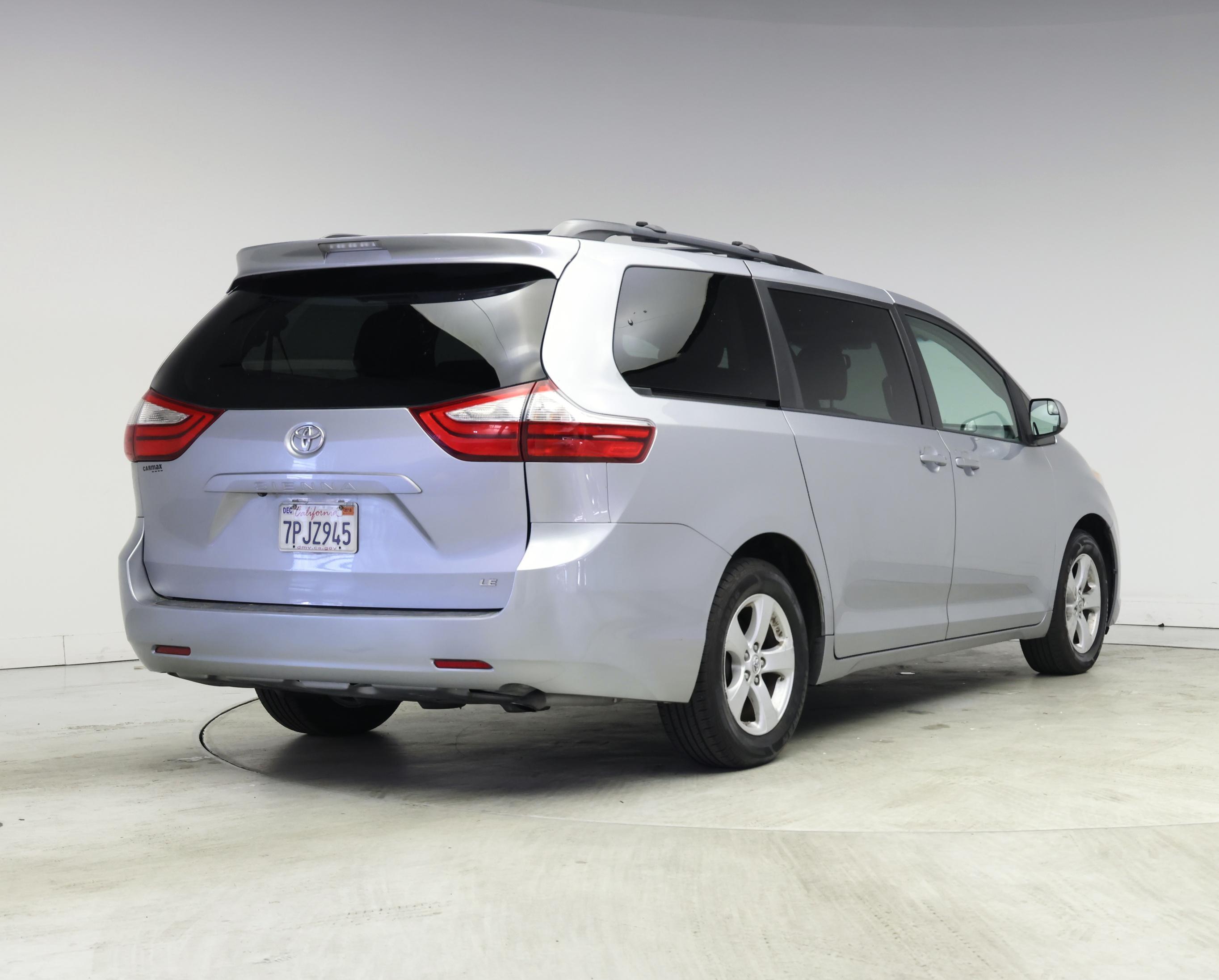 Thumbnail: 2015 Toyota Sienna - 8