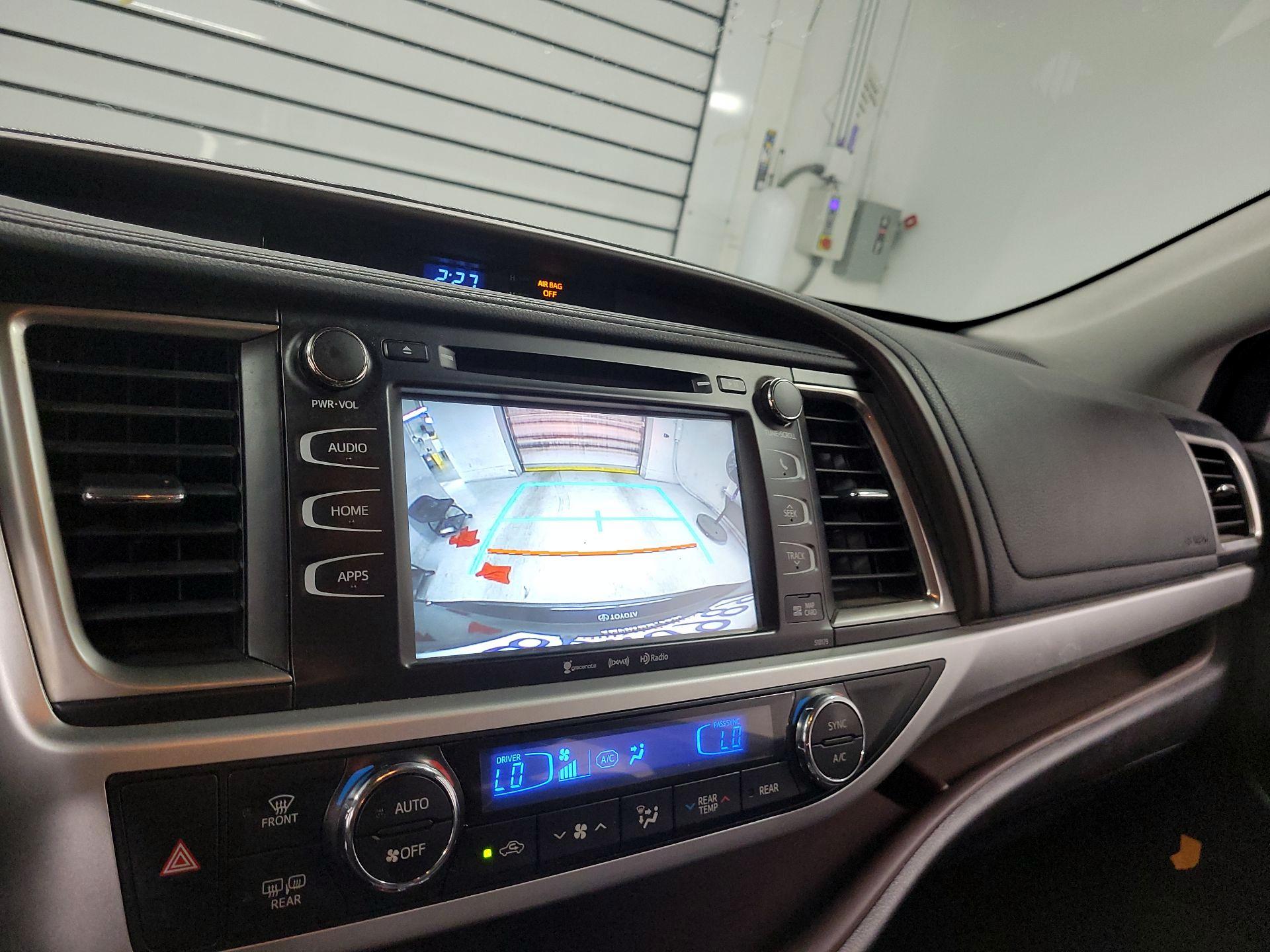 Thumbnail: 2018 Toyota Highlander - 14