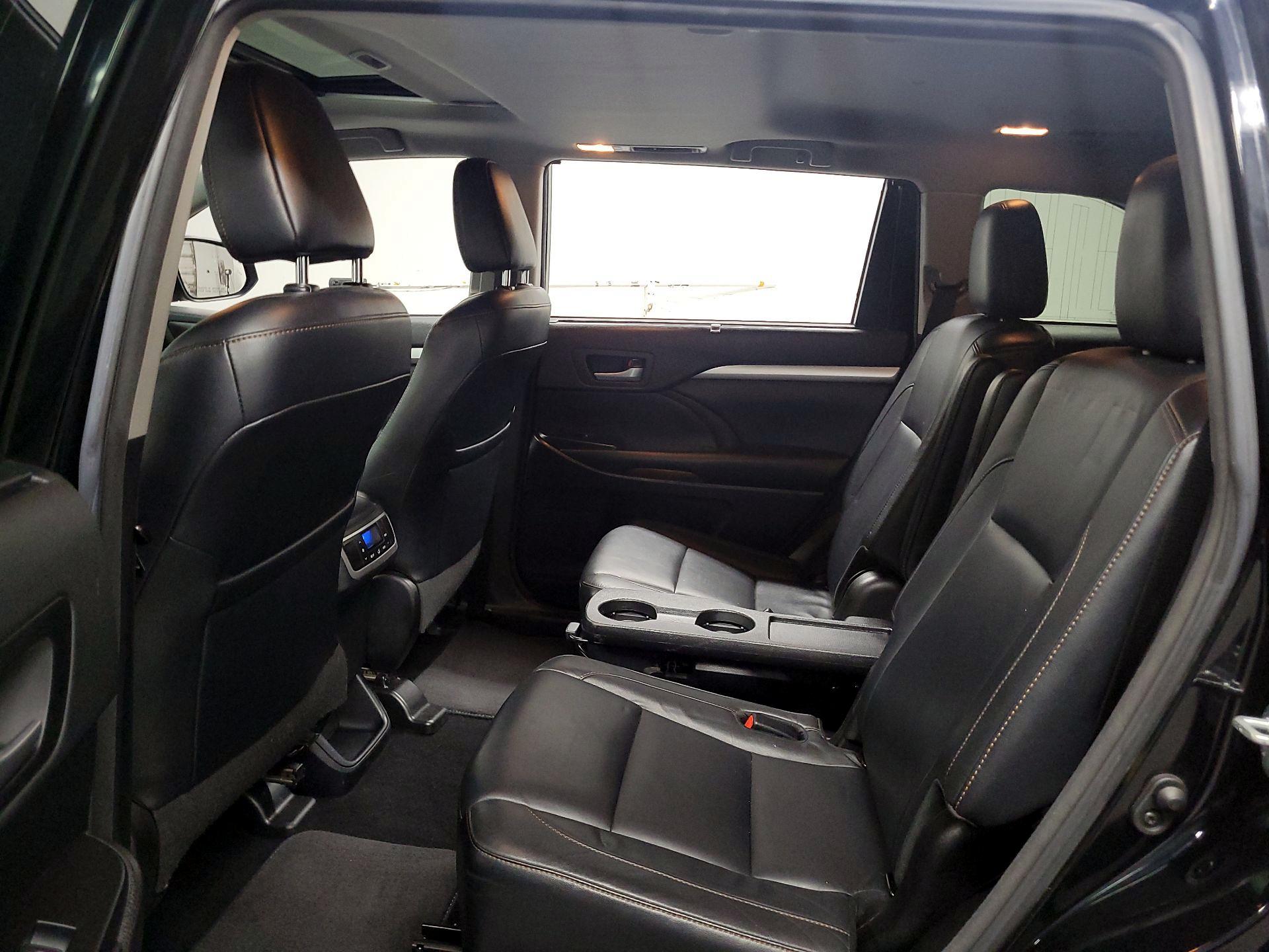Thumbnail: 2018 Toyota Highlander - 20
