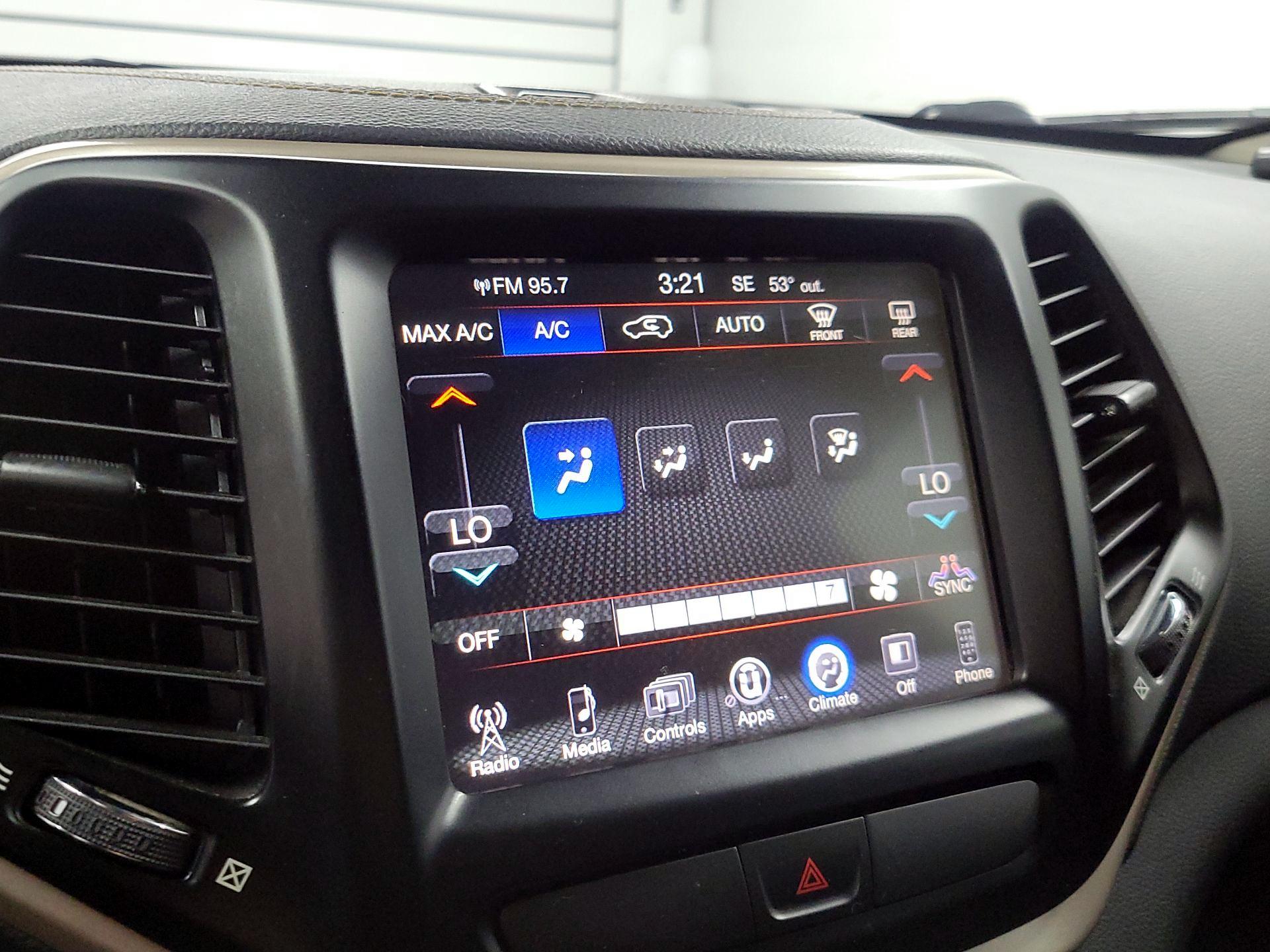 Thumbnail: 2016 Jeep Cherokee - 16