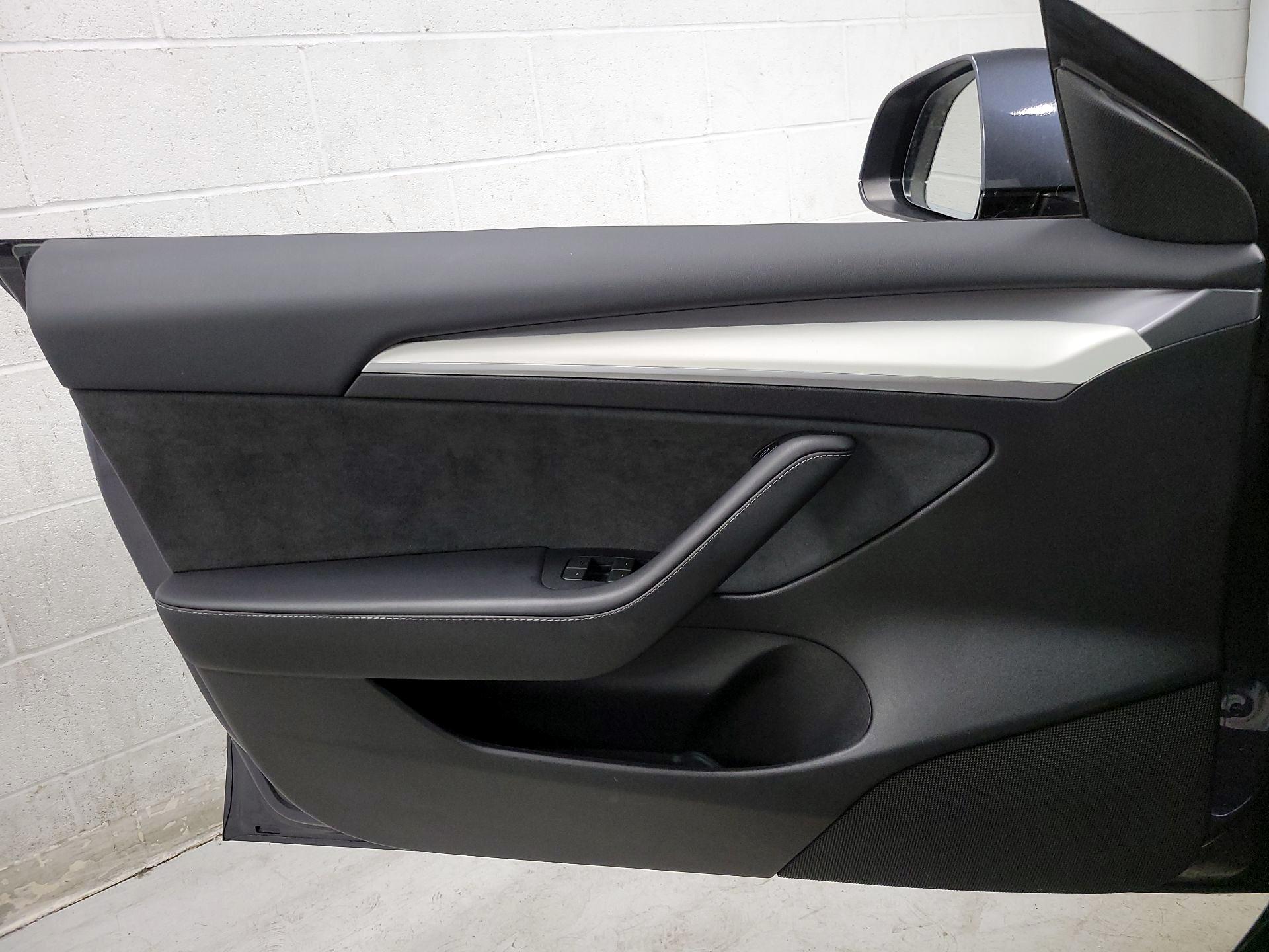 Thumbnail: 2023 Tesla Model 3 - 12