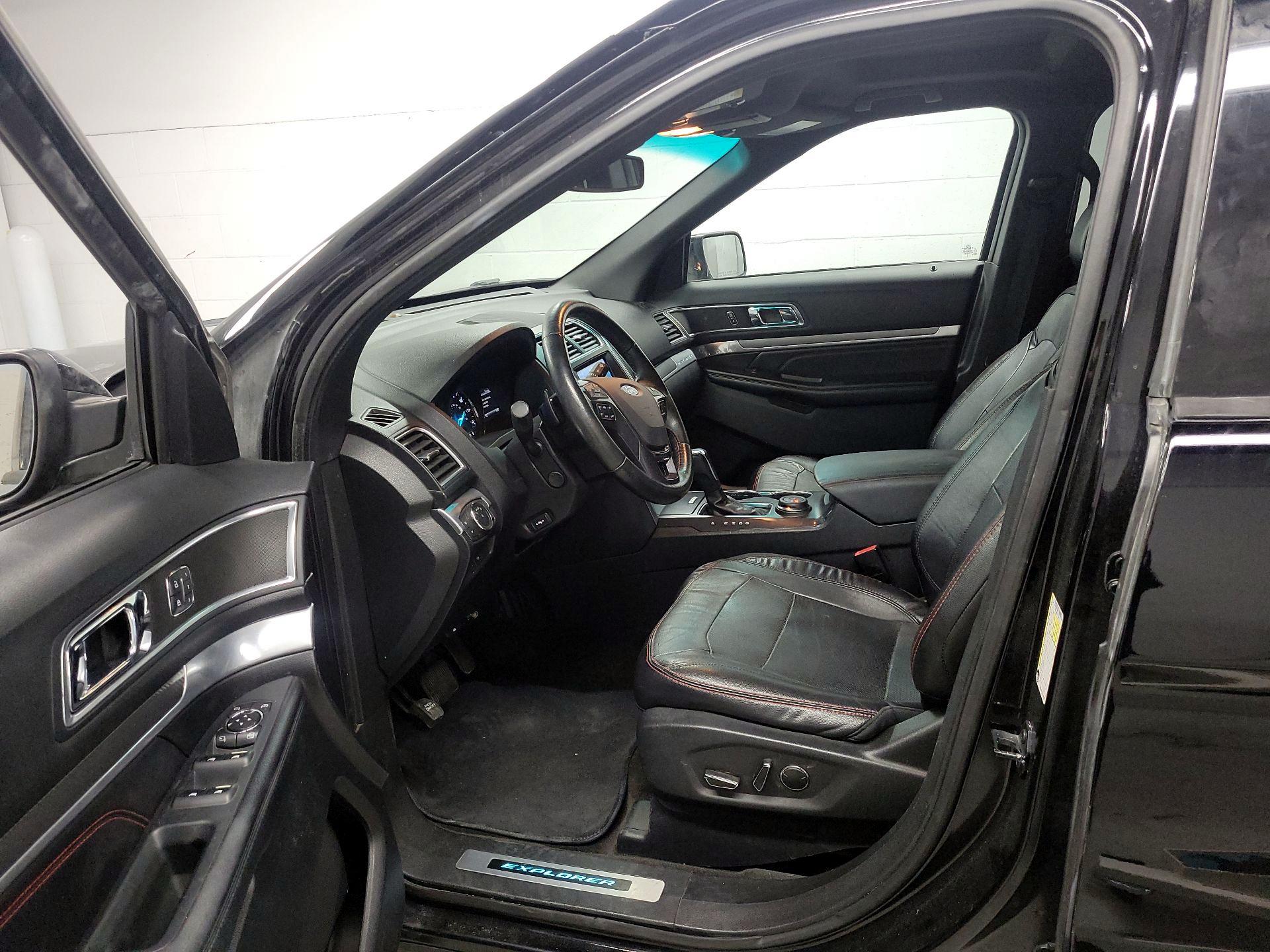 Thumbnail: 2016 Ford Explorer - 11