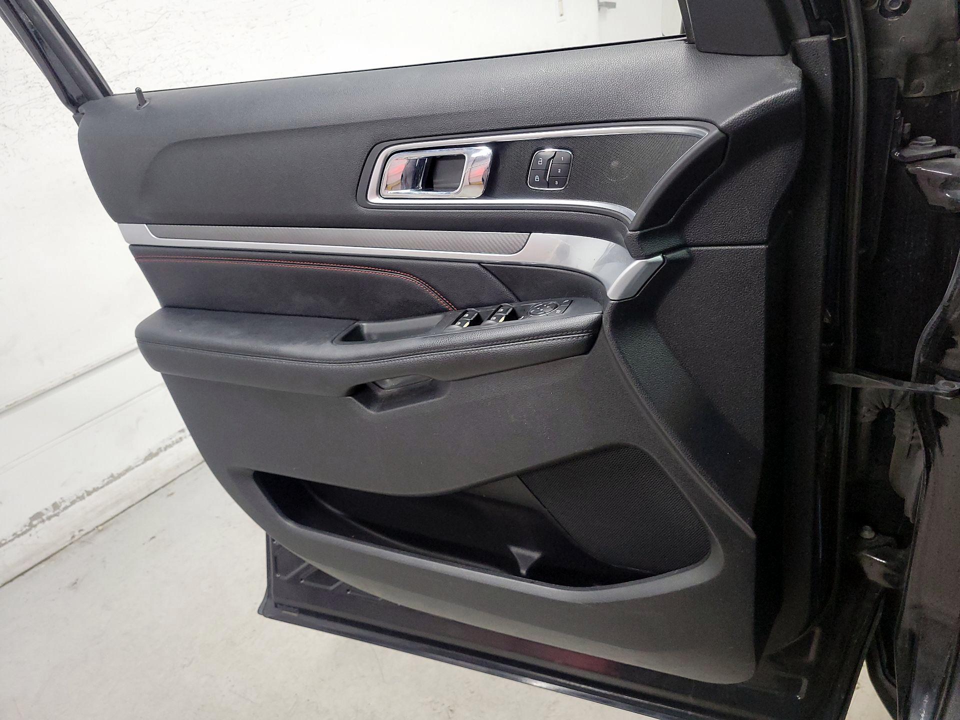 Thumbnail: 2016 Ford Explorer - 12