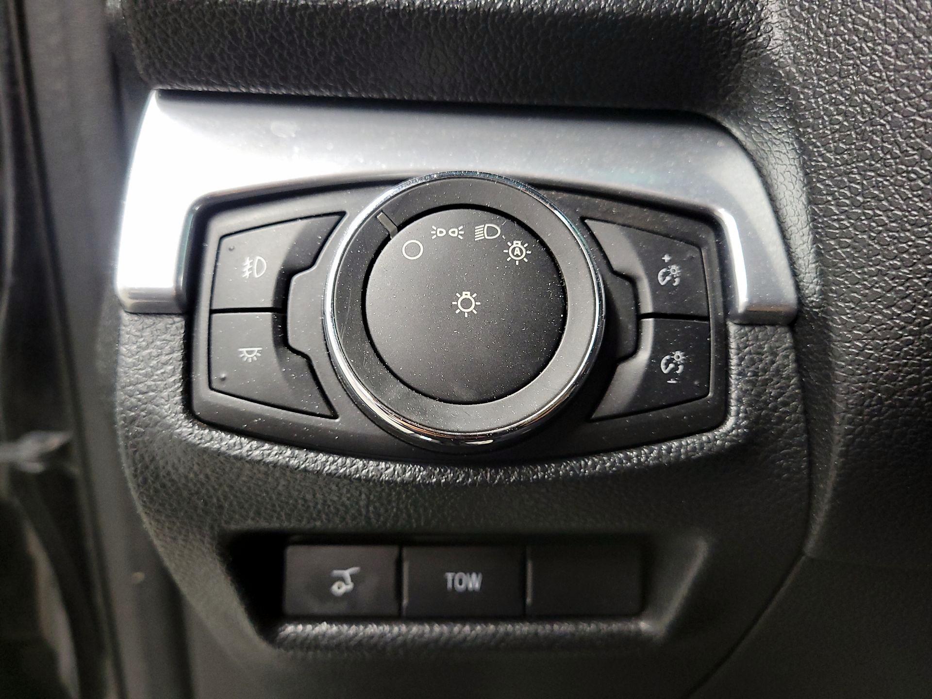 Thumbnail: 2016 Ford Explorer - 13